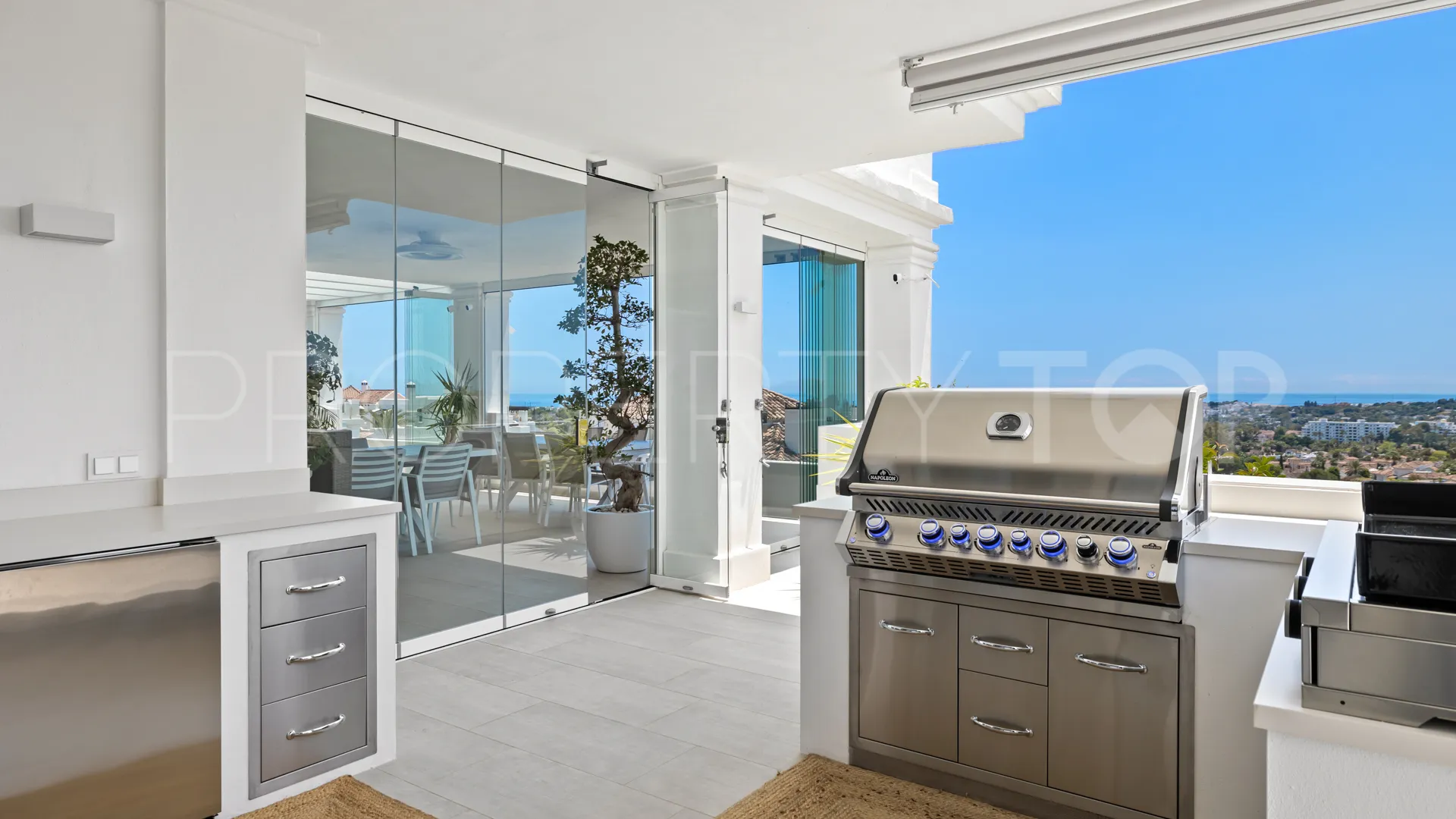 7 bedrooms apartment in Nueva Andalucia for sale