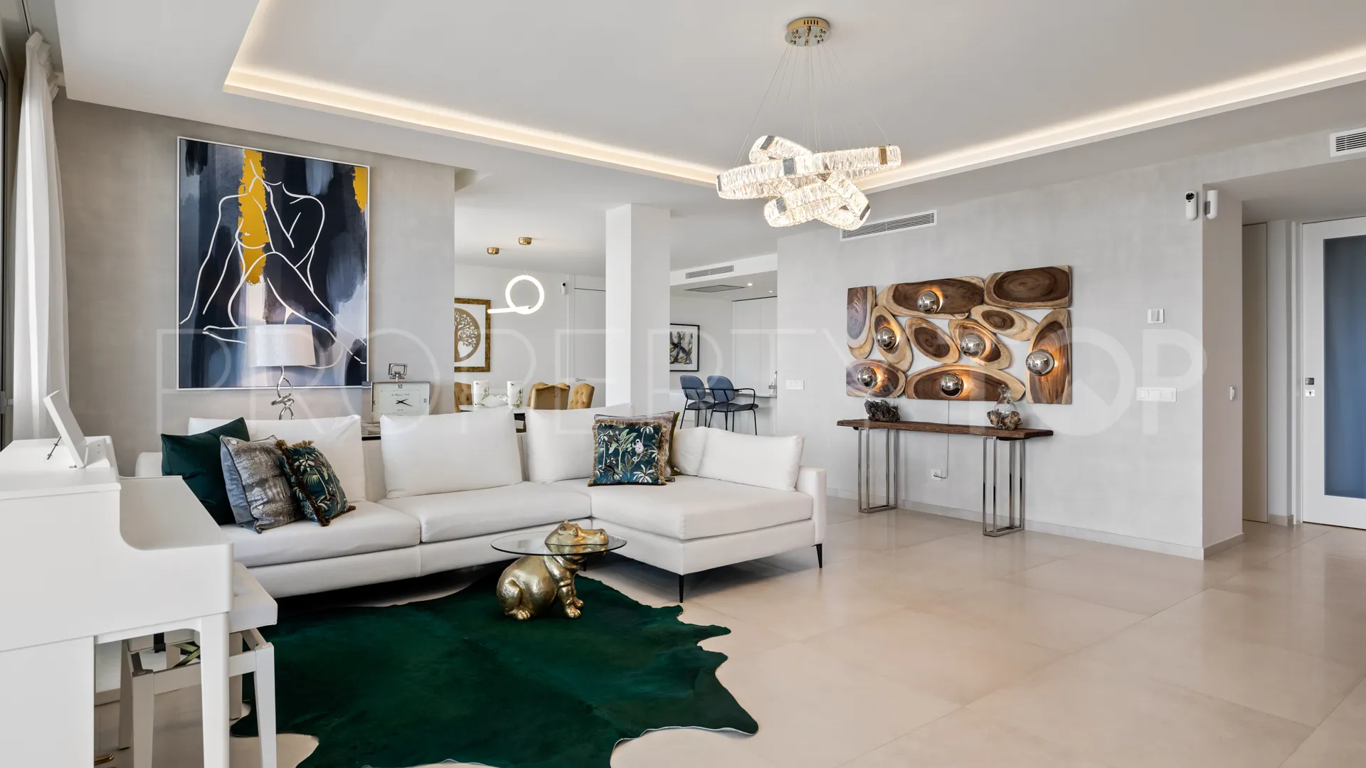 7 bedrooms apartment in Nueva Andalucia for sale