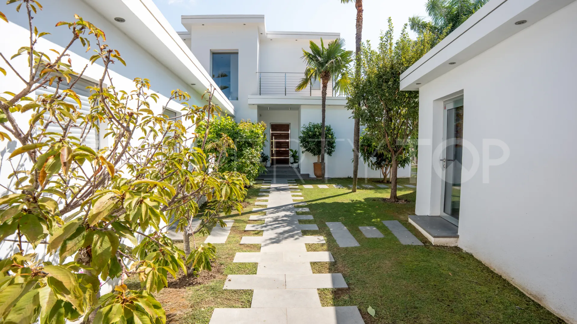 4 bedrooms Nueva Andalucia villa for sale
