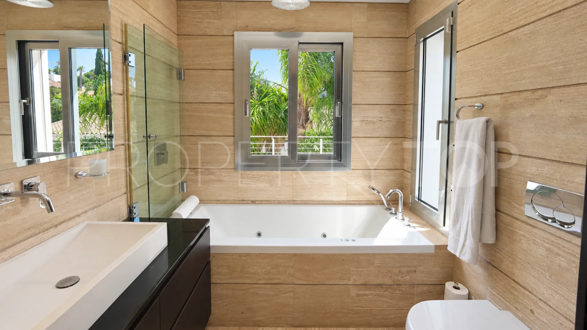 4 bedrooms Nueva Andalucia villa for sale