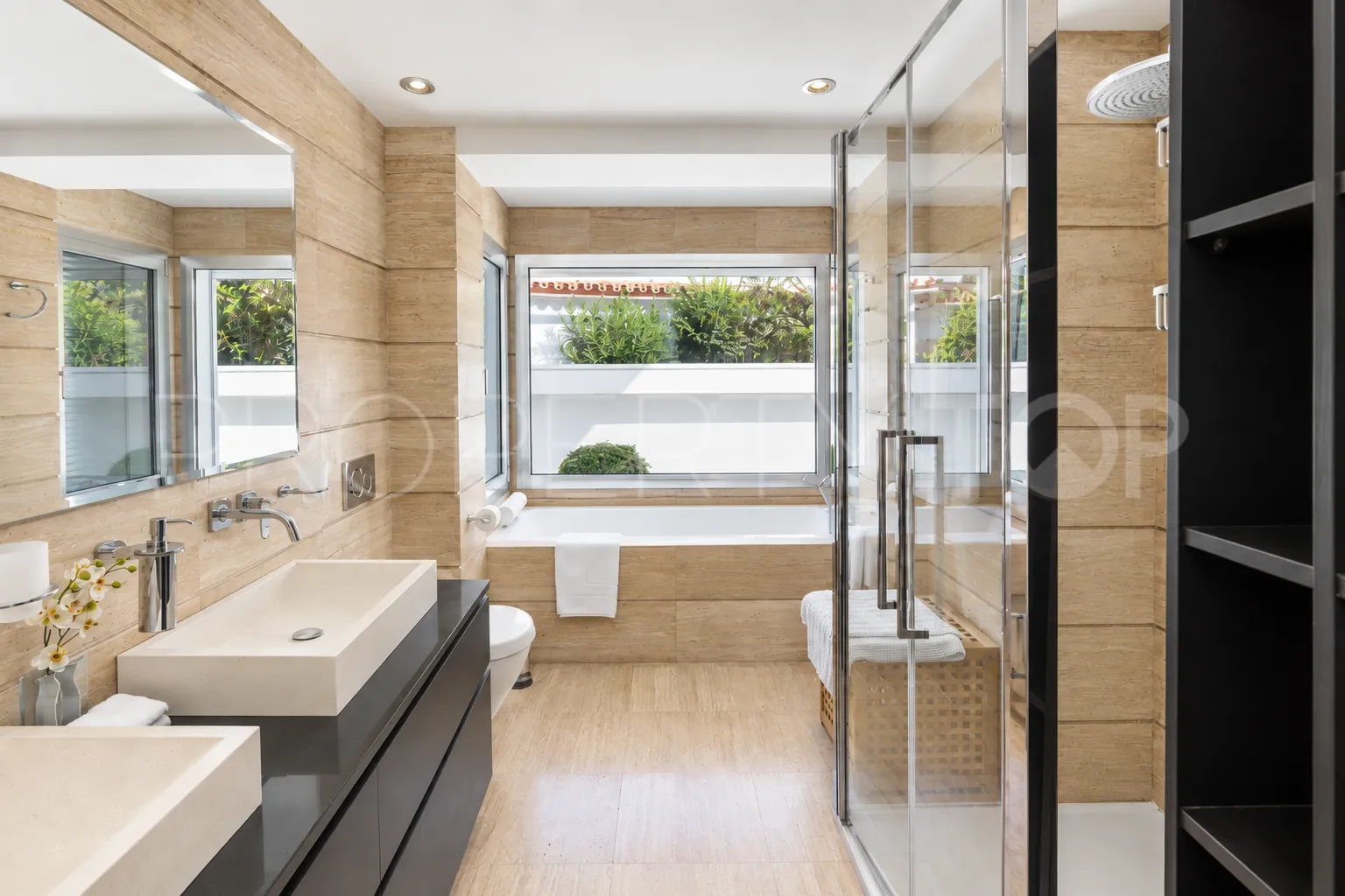 4 bedrooms Nueva Andalucia villa for sale