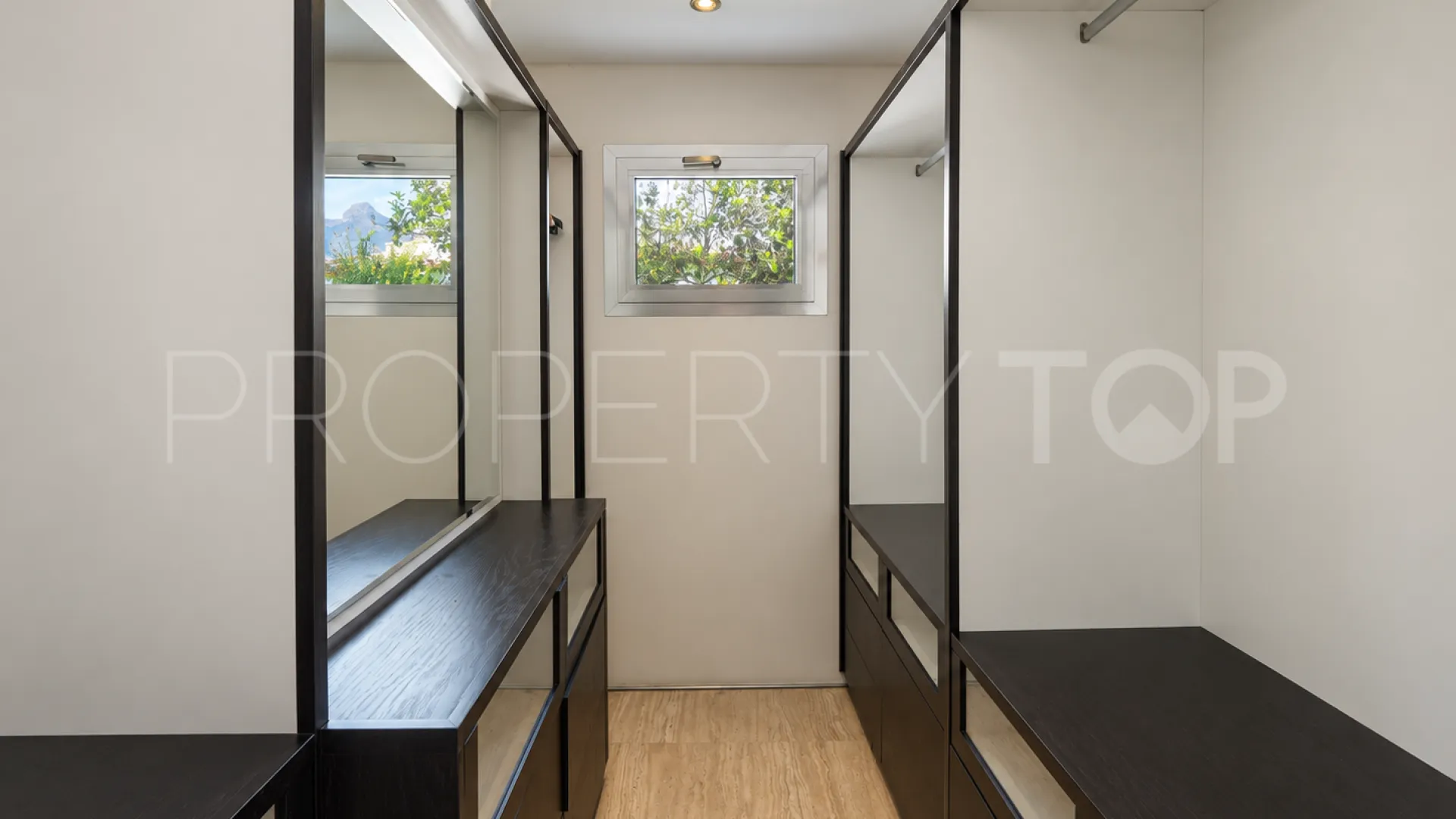 4 bedrooms Nueva Andalucia villa for sale