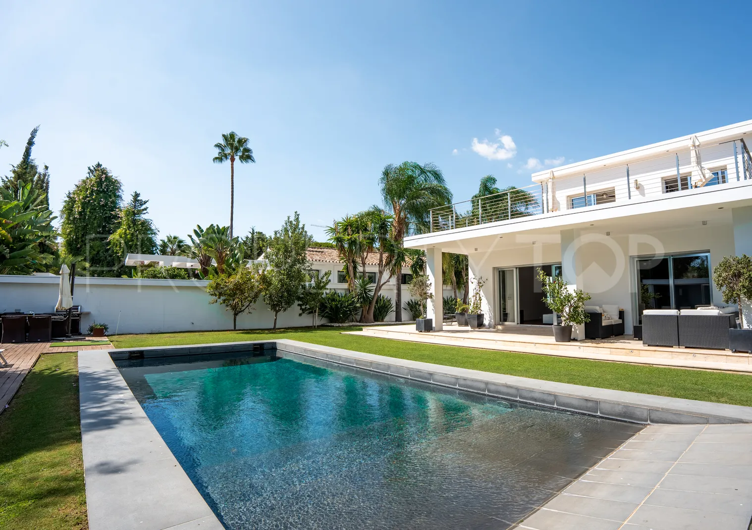 4 bedrooms Nueva Andalucia villa for sale