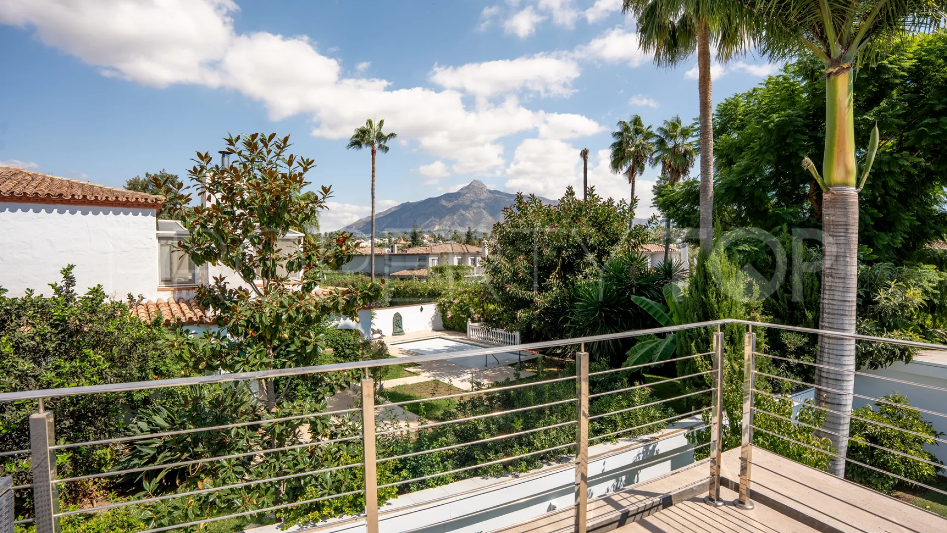 4 bedrooms Nueva Andalucia villa for sale