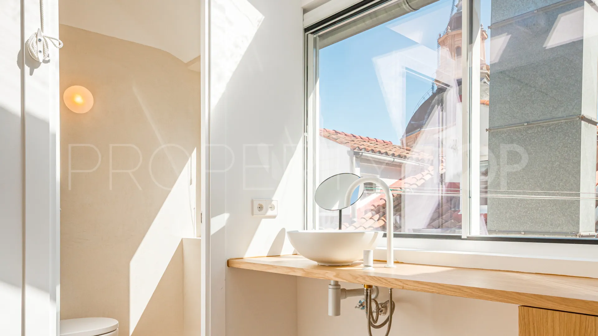 Se vende piso de 4 dormitorios en Madrid - Centro