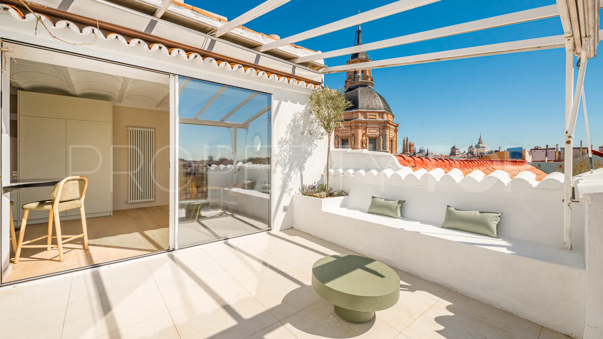 Se vende piso de 4 dormitorios en Madrid - Centro