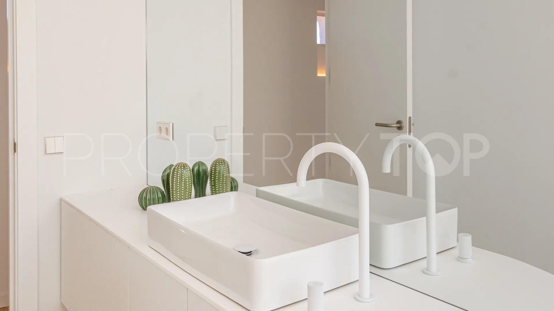 Se vende piso de 4 dormitorios en Madrid - Centro
