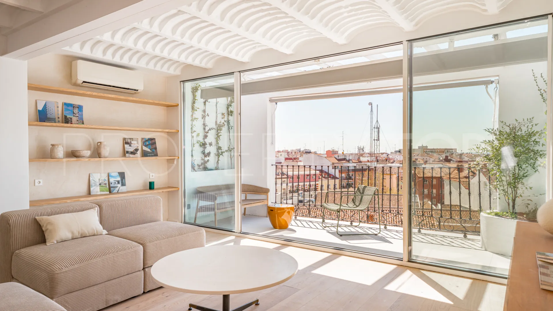 Se vende piso de 4 dormitorios en Madrid - Centro