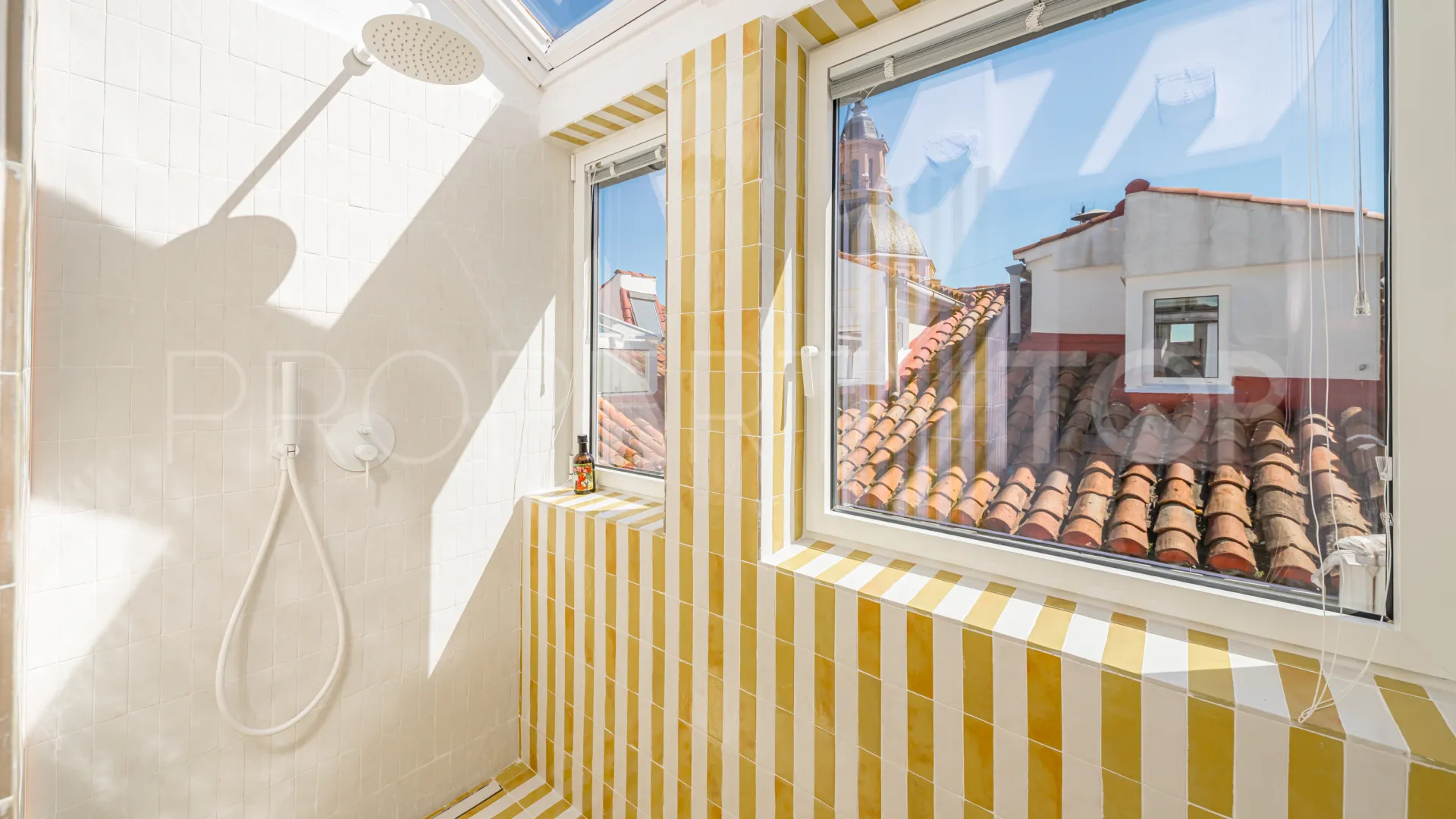 Se vende piso de 4 dormitorios en Madrid - Centro
