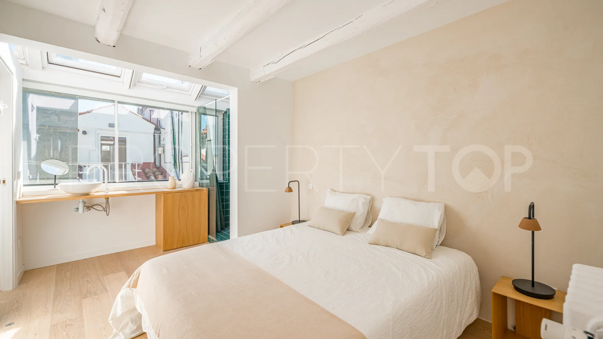 Se vende piso de 4 dormitorios en Madrid - Centro