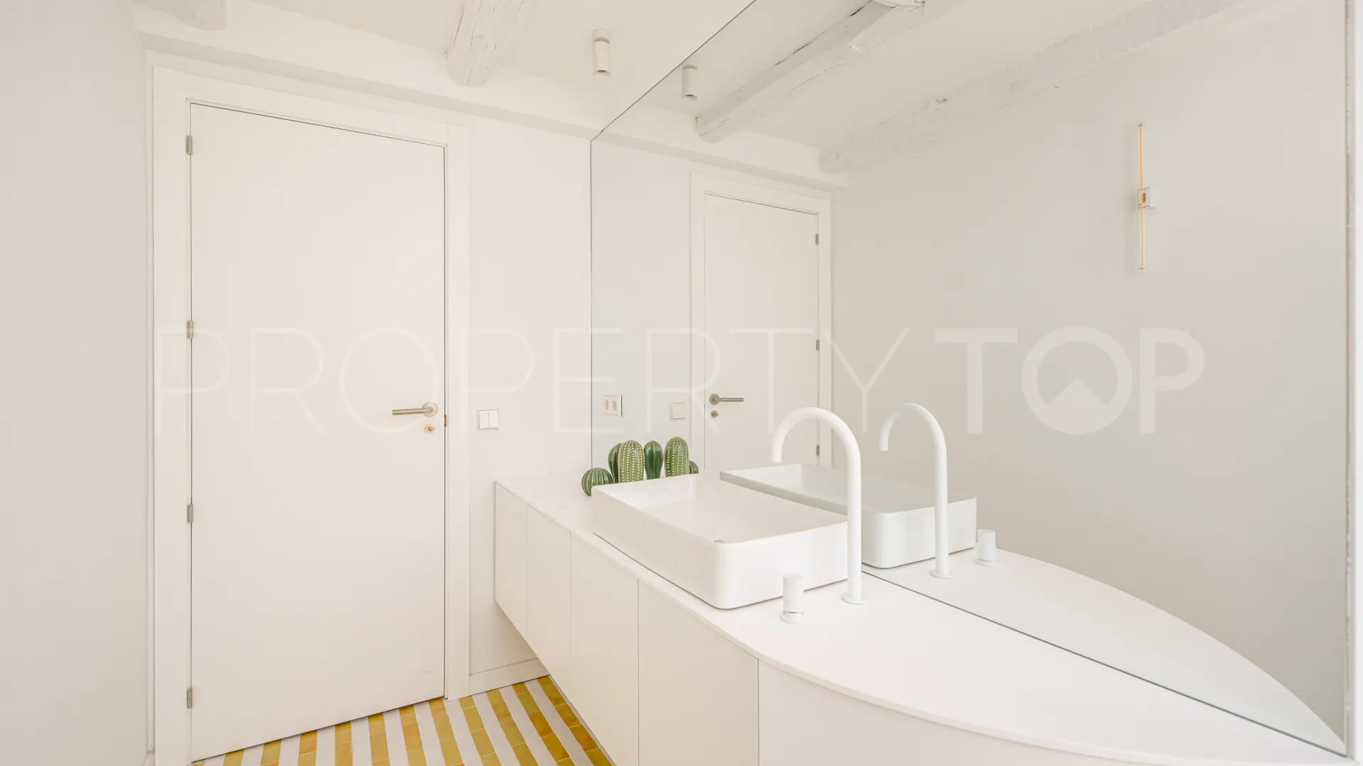 Se vende piso de 4 dormitorios en Madrid - Centro
