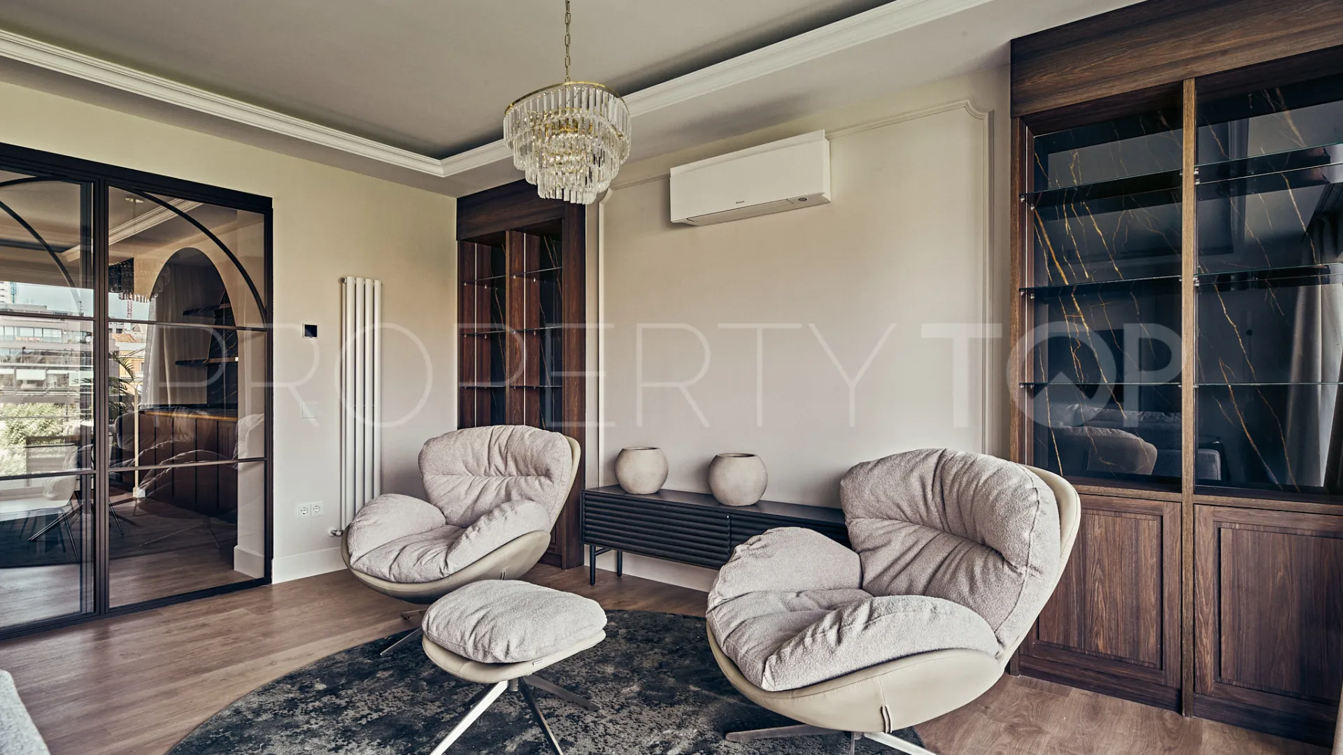 Piso con 4 dormitorios en venta en Castellana