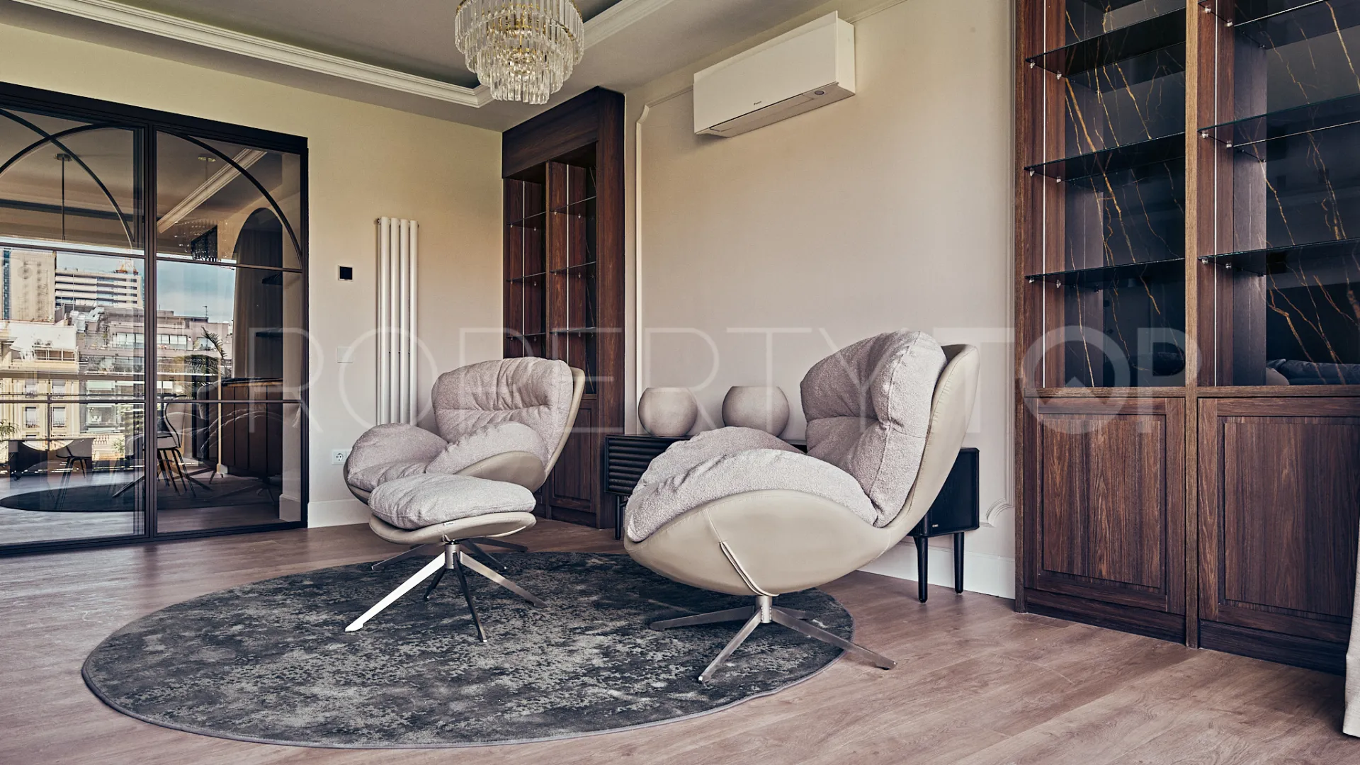 Piso con 4 dormitorios en venta en Castellana