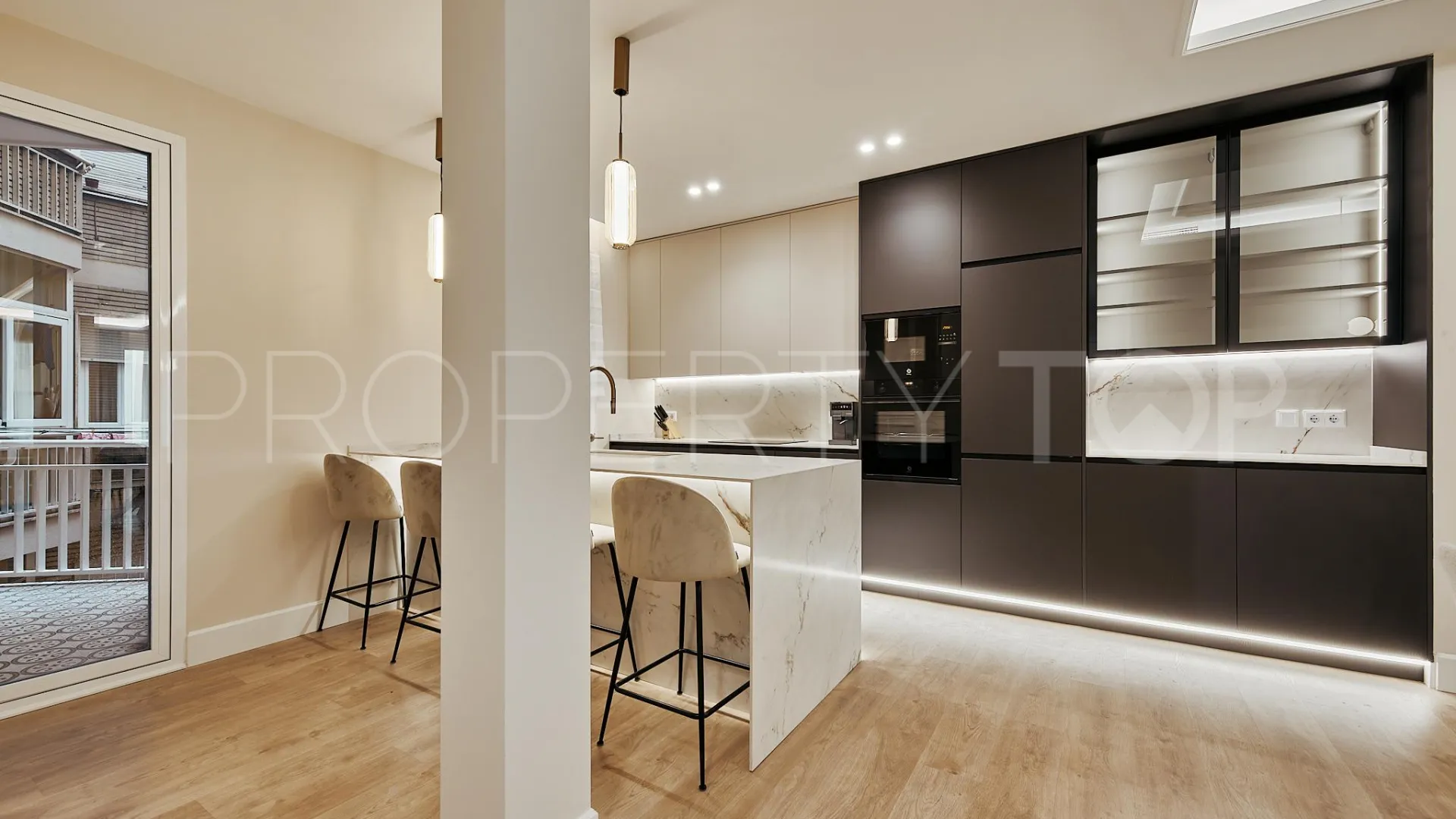 Se vende piso en Goya con 3 dormitorios