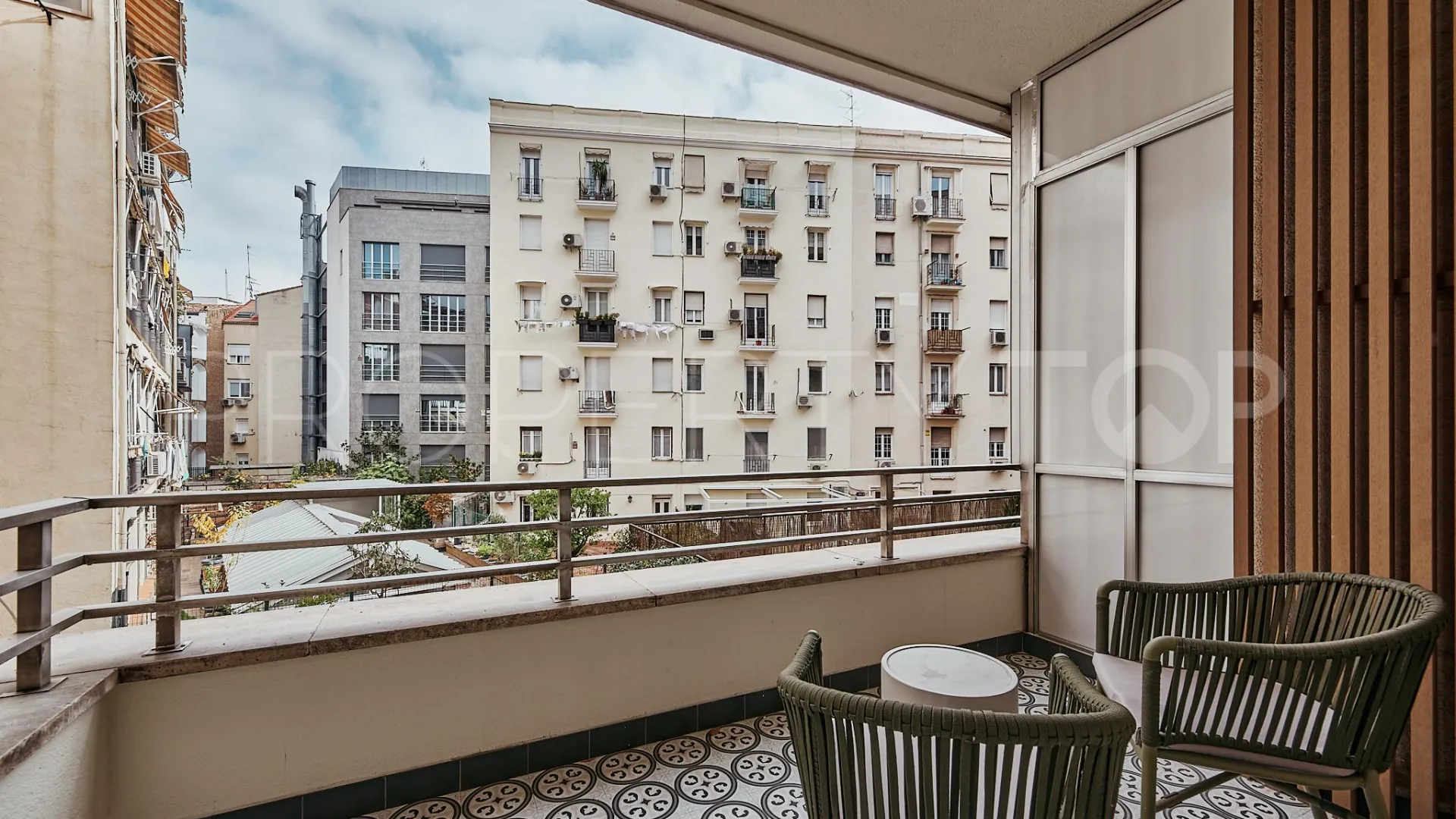 Se vende piso en Goya con 3 dormitorios