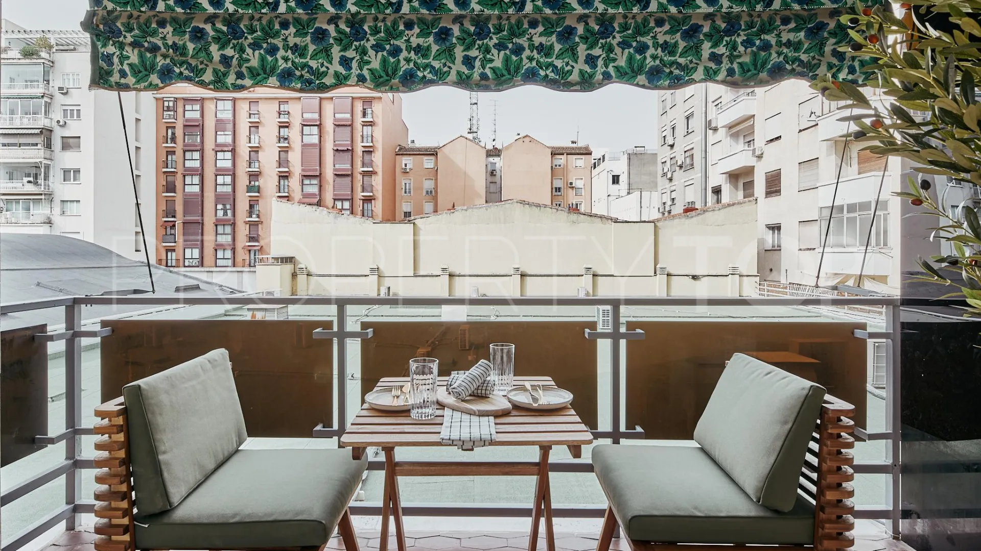Comprar piso con 3 dormitorios en Goya