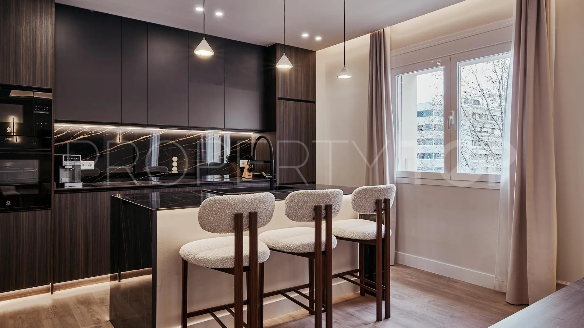 Piso a la venta de 3 dormitorios en Castellana