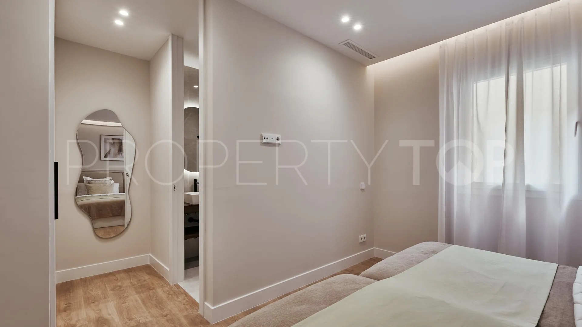 Piso a la venta de 3 dormitorios en Castellana