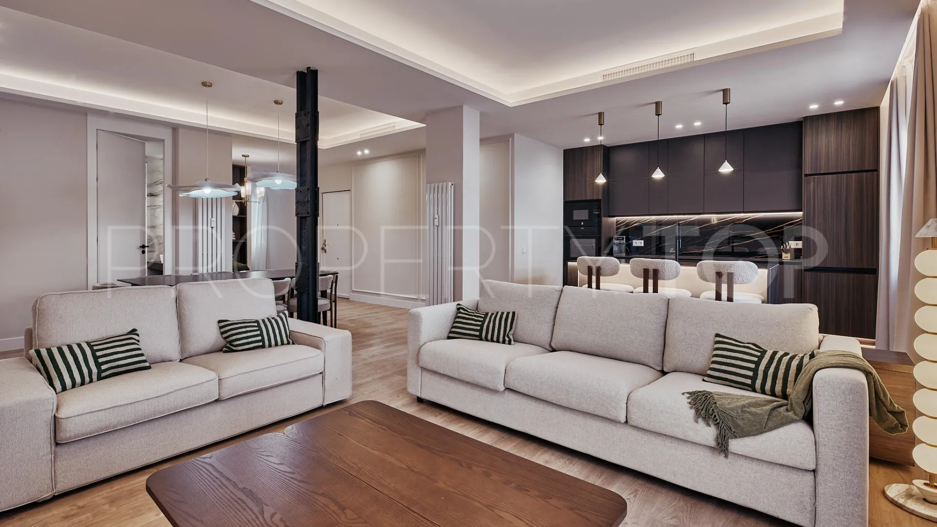Piso a la venta de 3 dormitorios en Castellana