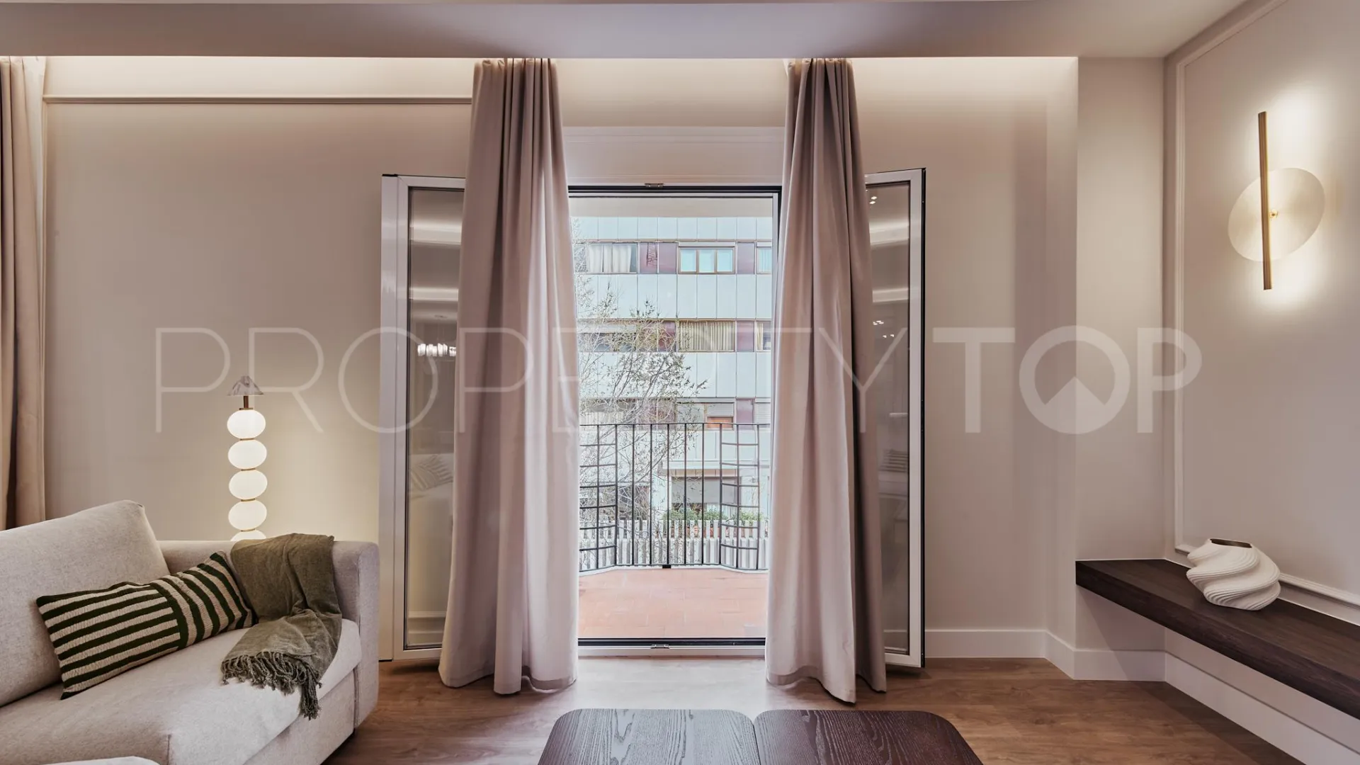 Piso a la venta de 3 dormitorios en Castellana