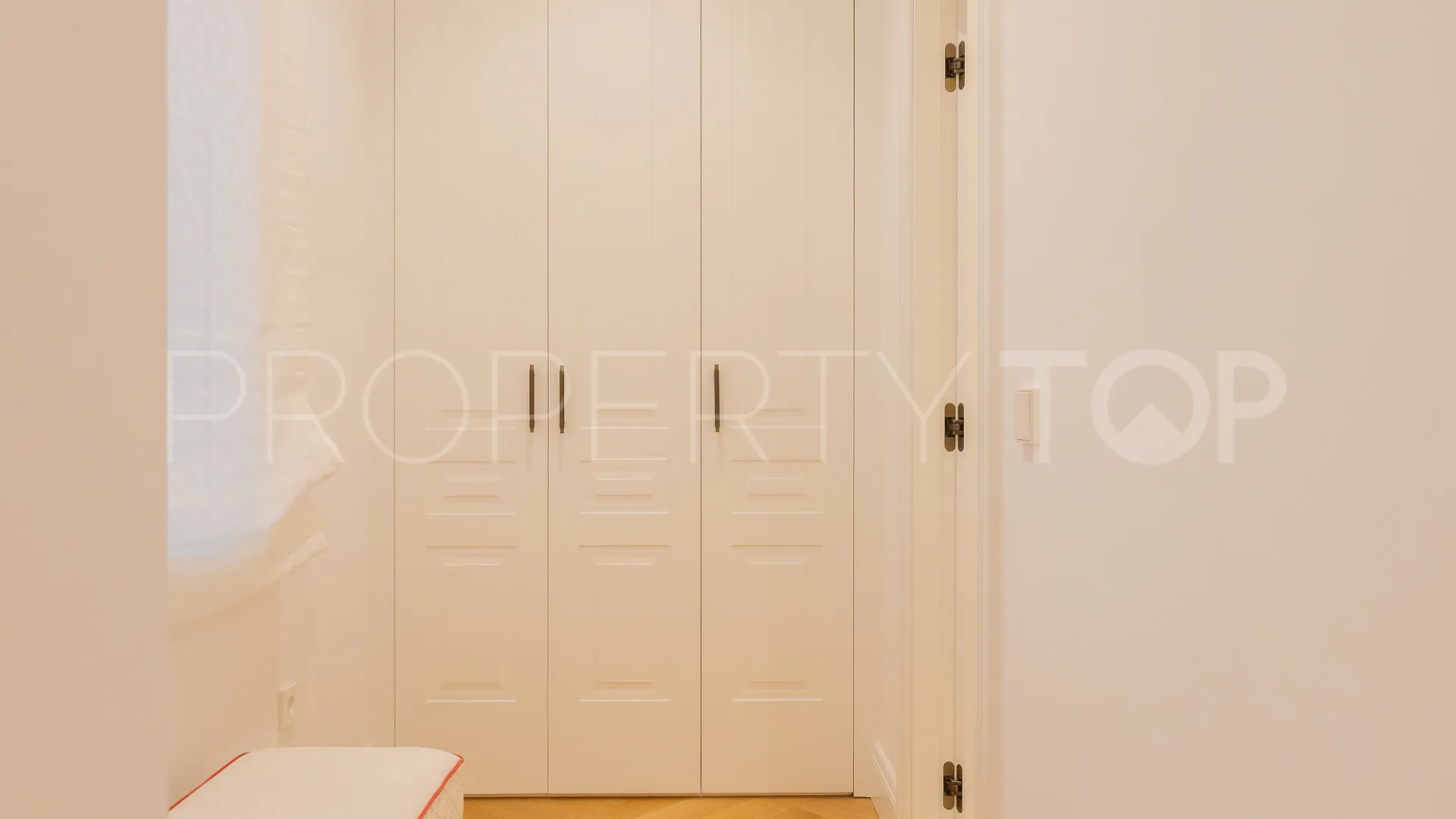 Comprar piso con 3 dormitorios en Castellana