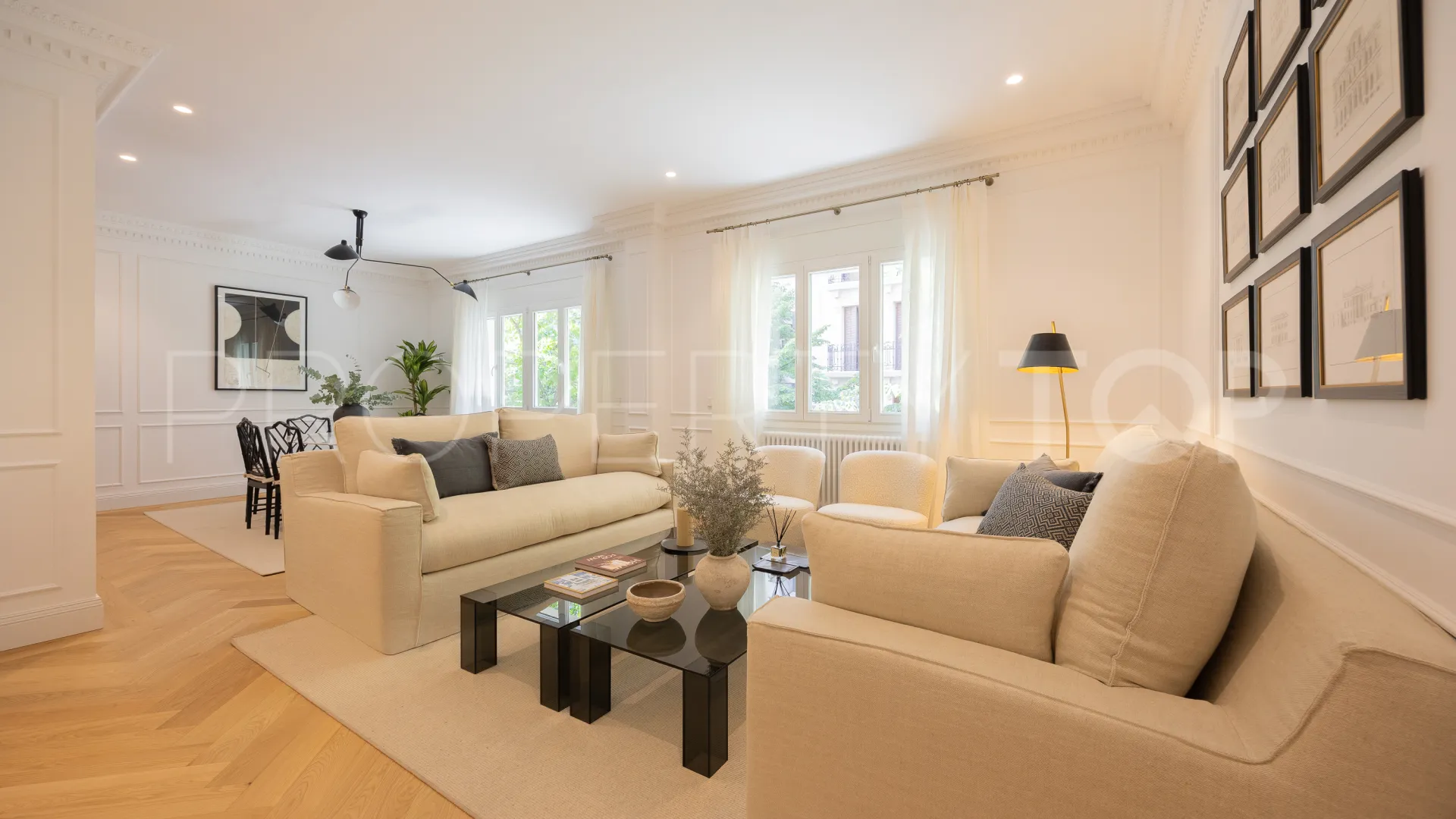 Comprar piso con 3 dormitorios en Castellana
