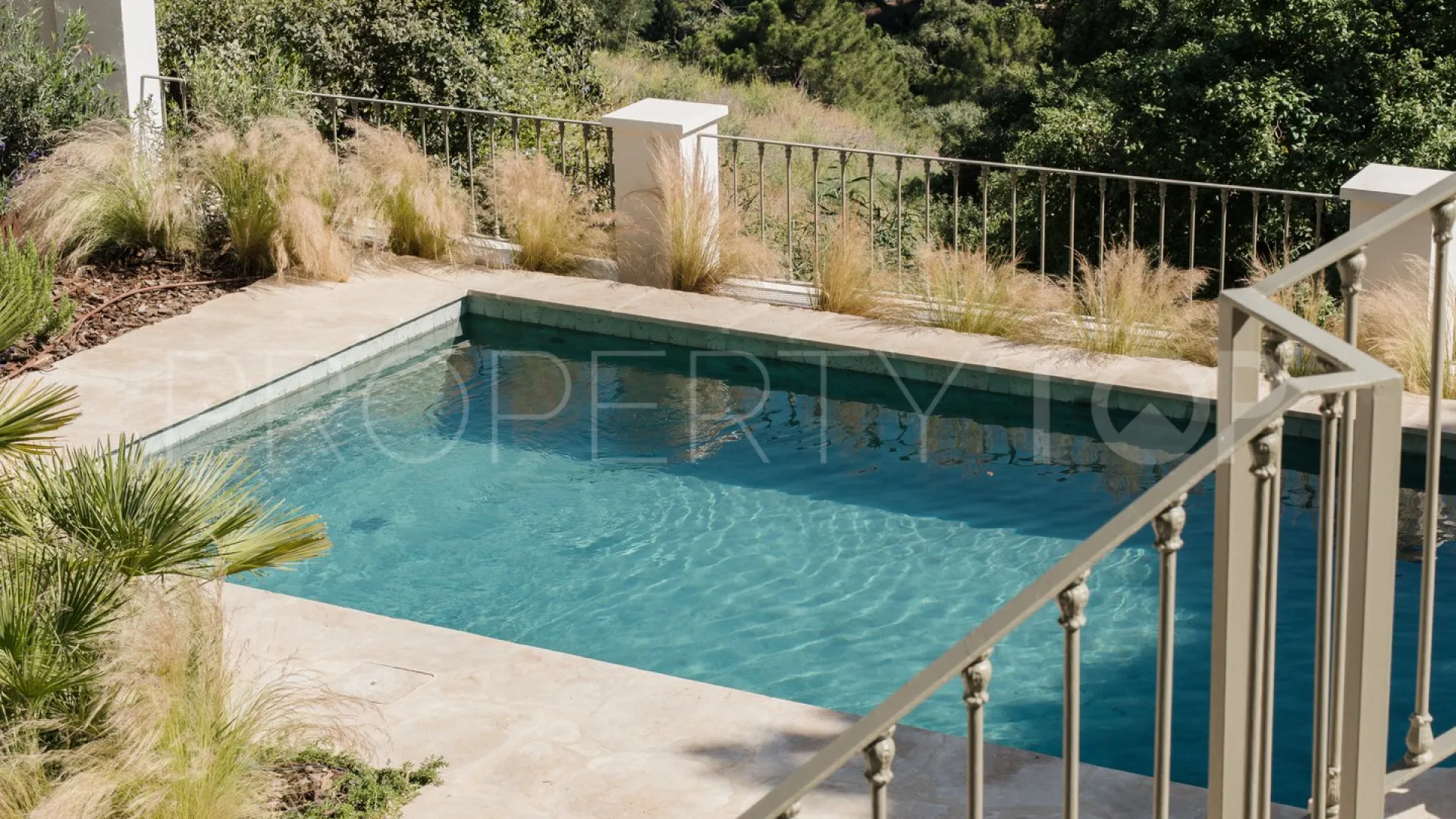 For sale El Madroñal house