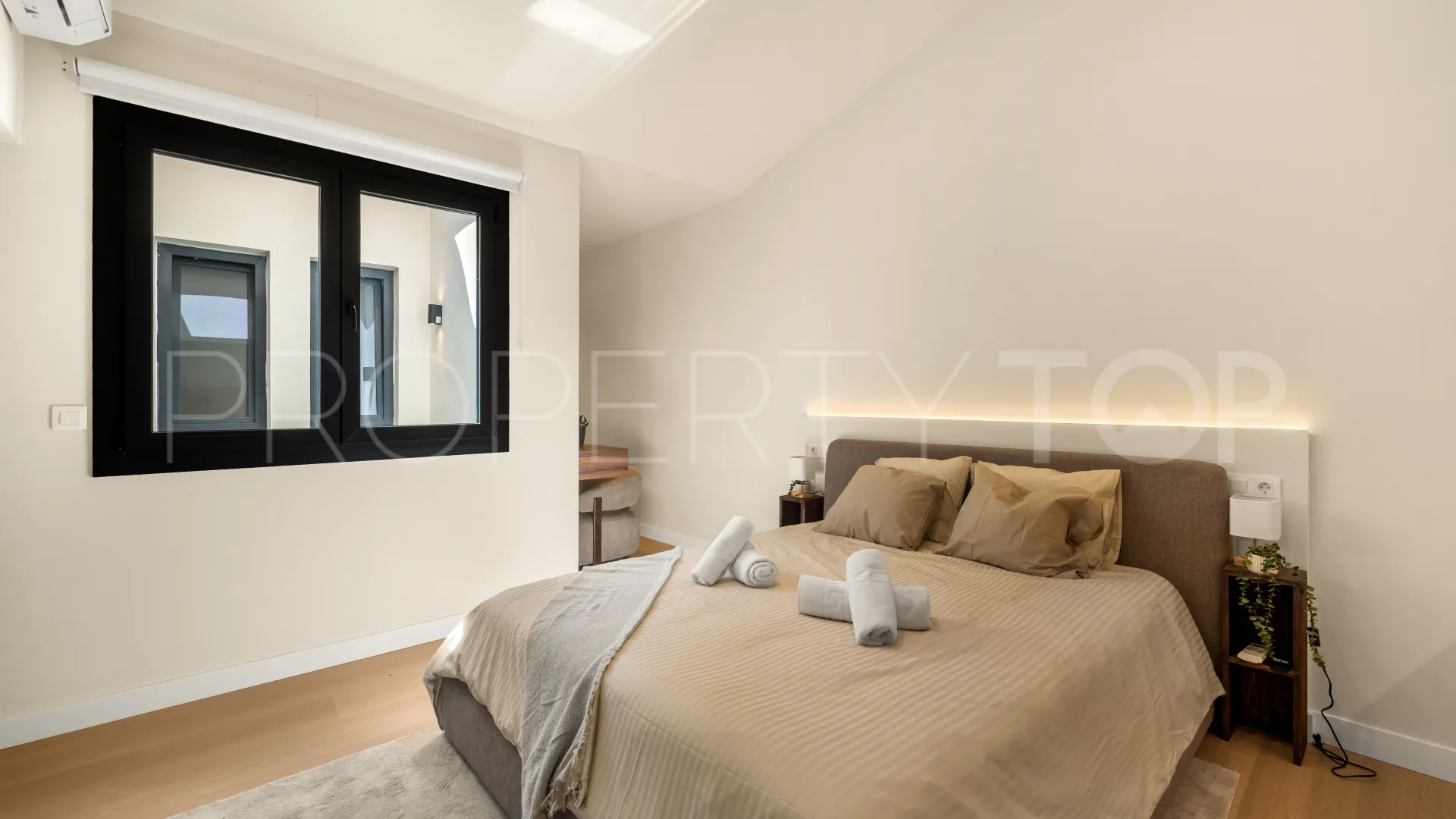 For sale Malaga building with 6 bedrooms