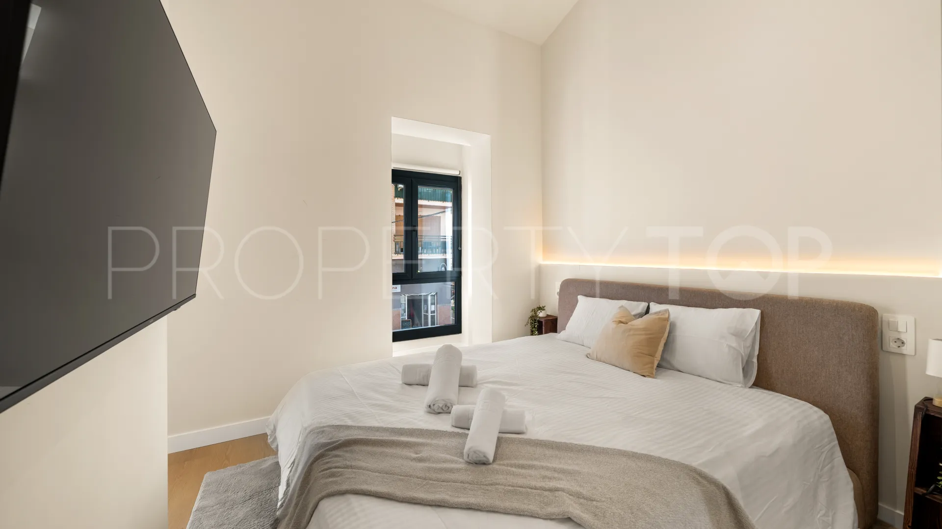 For sale Malaga building with 6 bedrooms