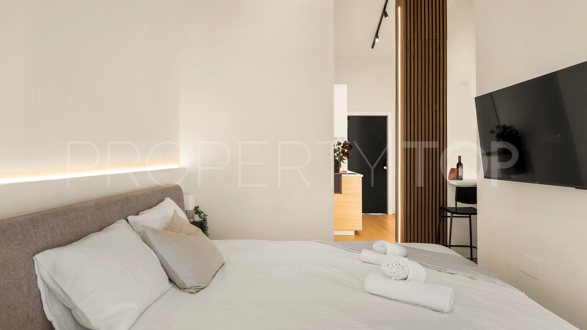 For sale Malaga building with 6 bedrooms