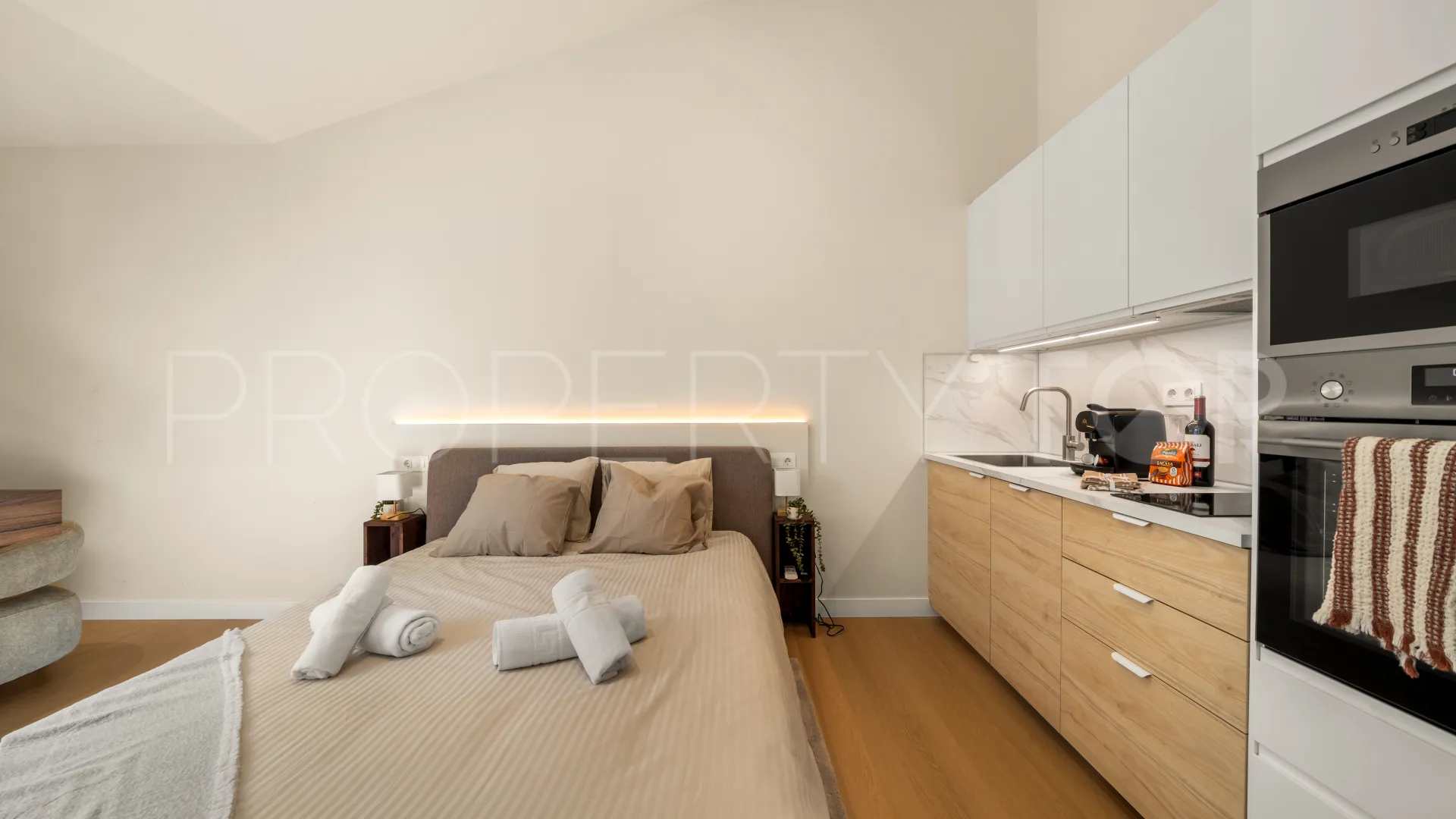 For sale Malaga building with 6 bedrooms
