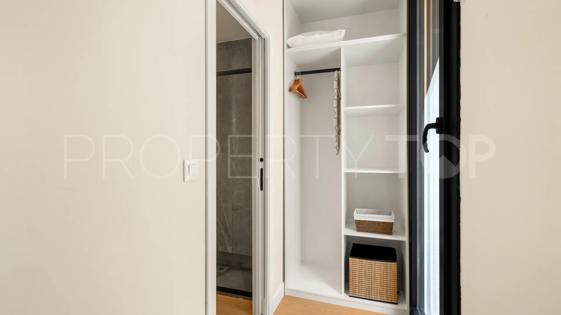 For sale Malaga building with 6 bedrooms