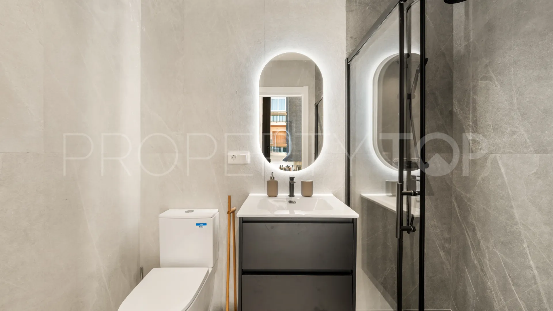 For sale Malaga building with 6 bedrooms