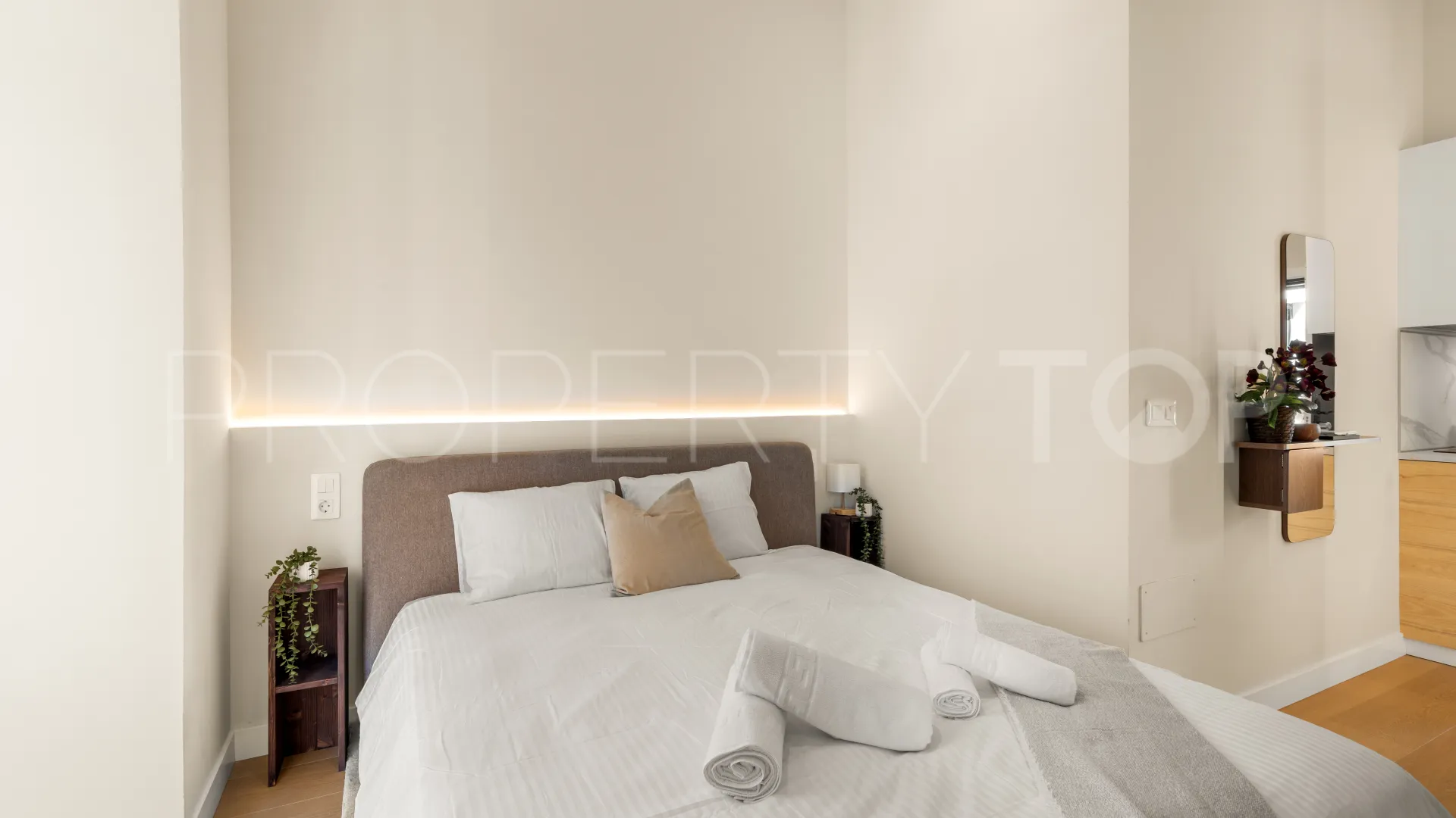 For sale Malaga building with 6 bedrooms