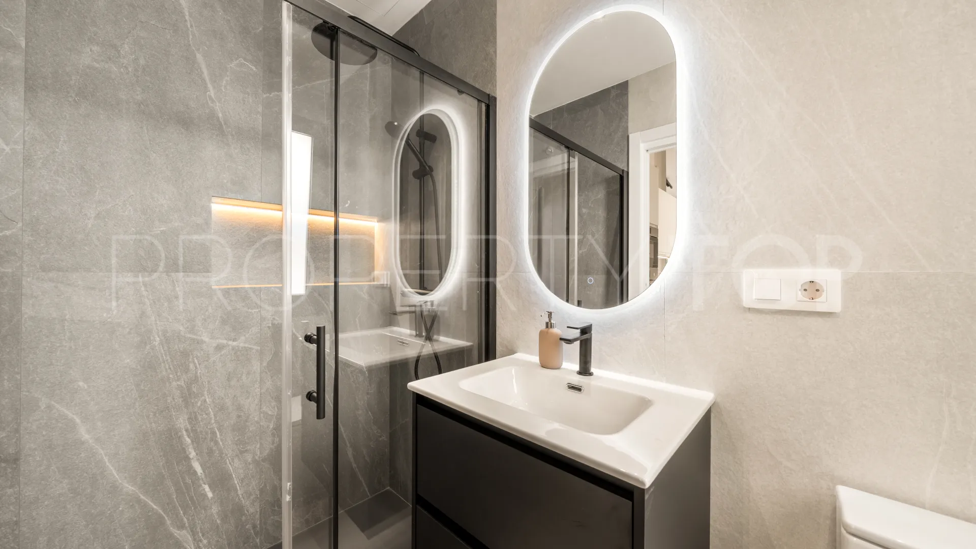 For sale Malaga building with 6 bedrooms
