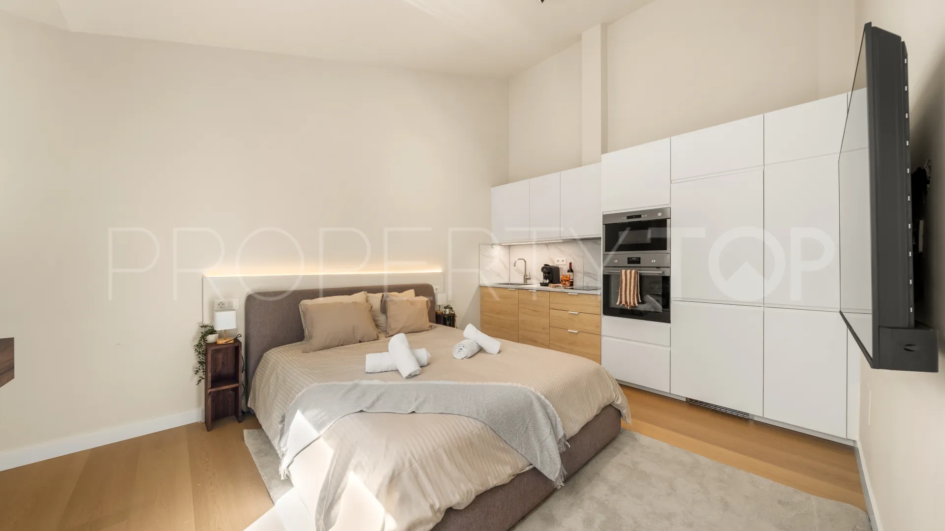 For sale Malaga building with 6 bedrooms