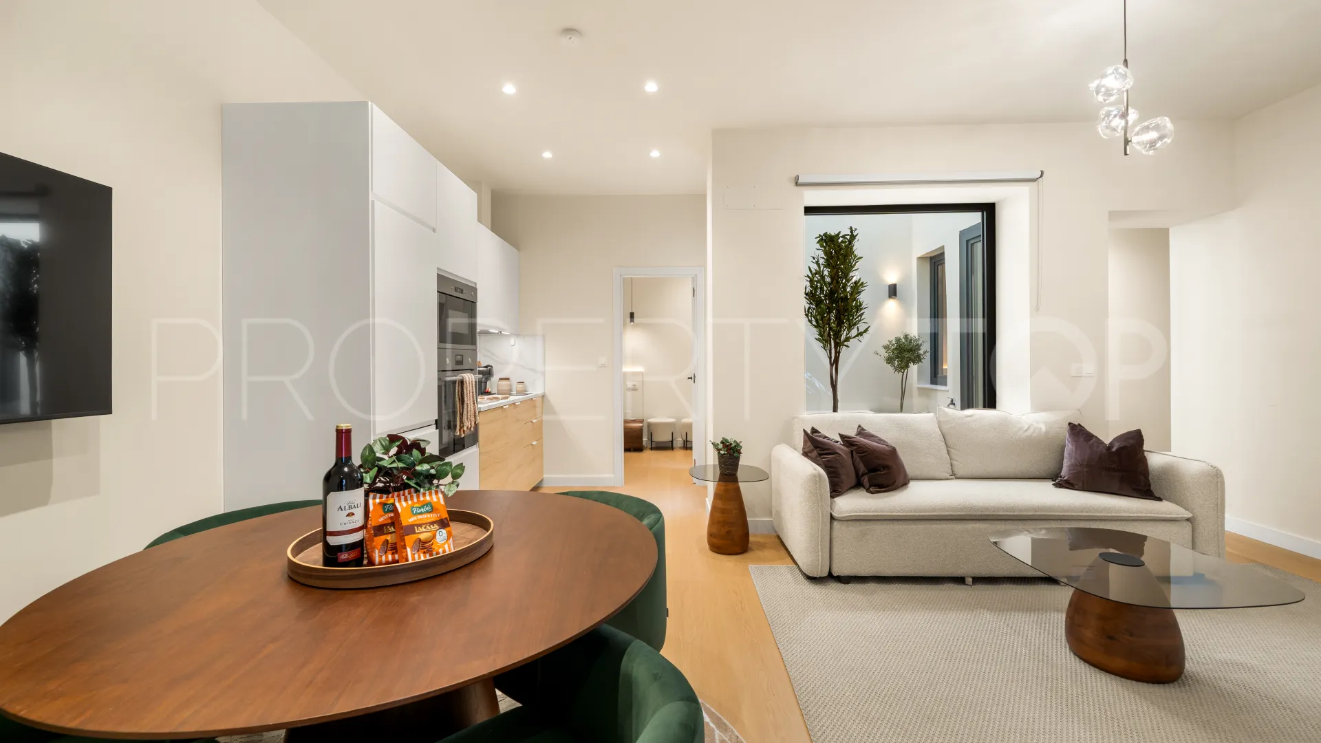 For sale Malaga building with 6 bedrooms