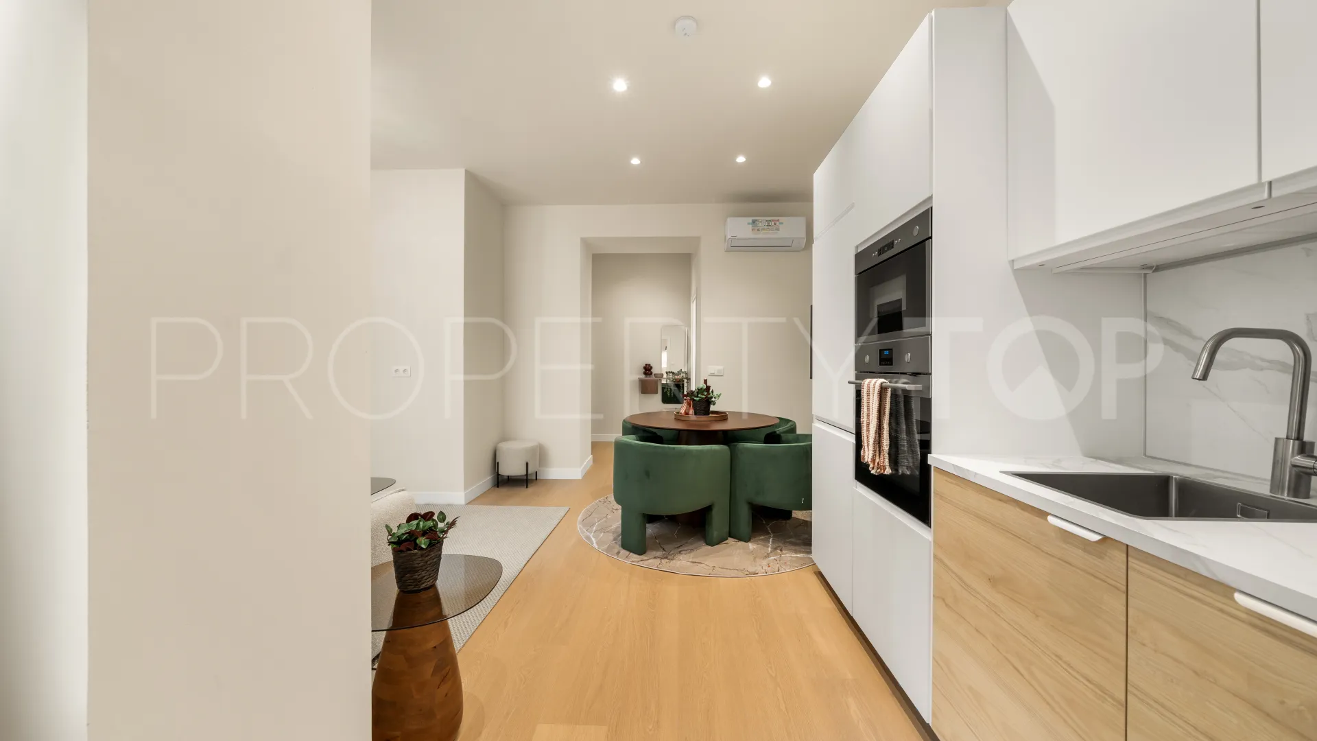 For sale Malaga building with 6 bedrooms