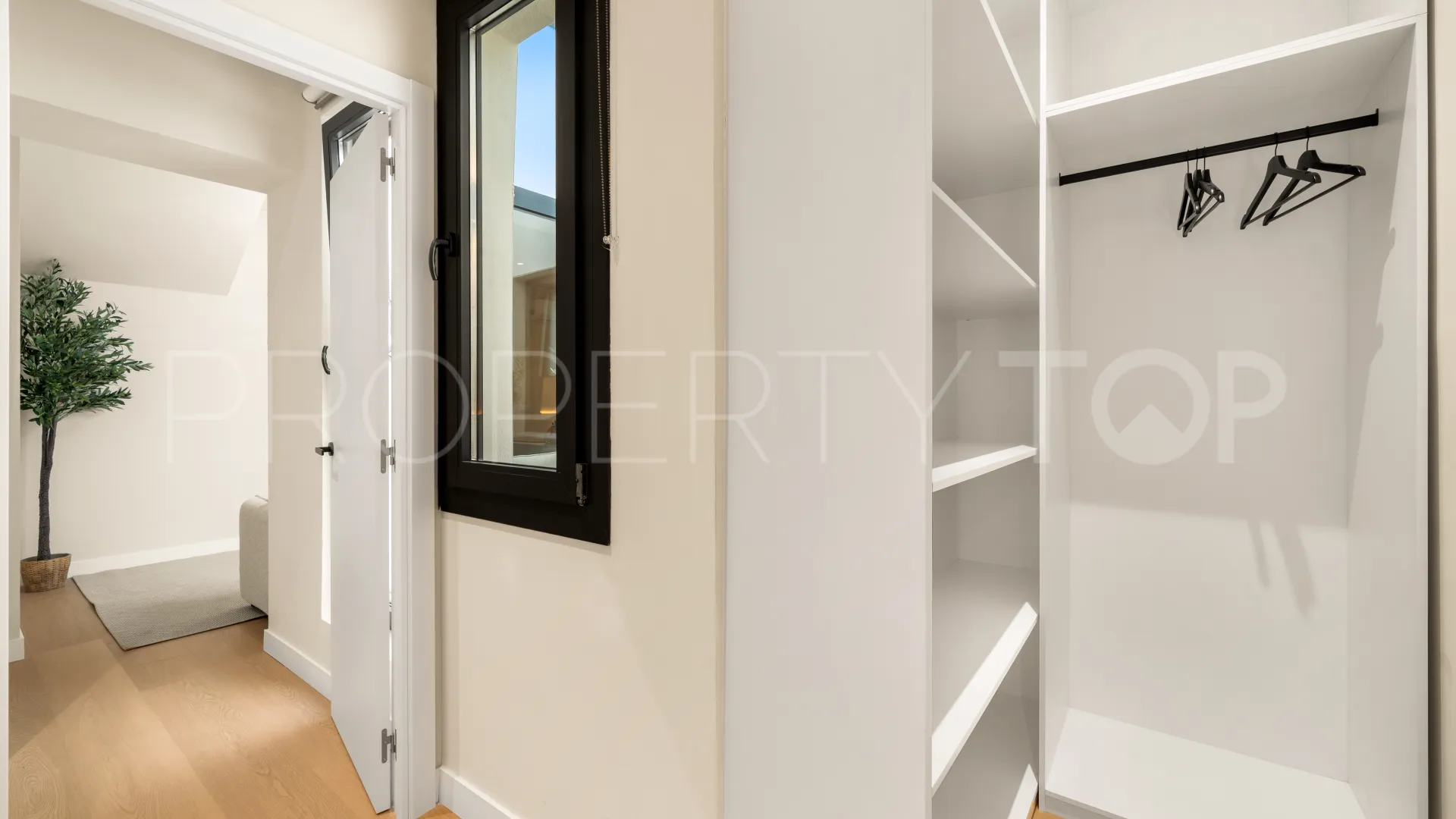 For sale Malaga building with 6 bedrooms