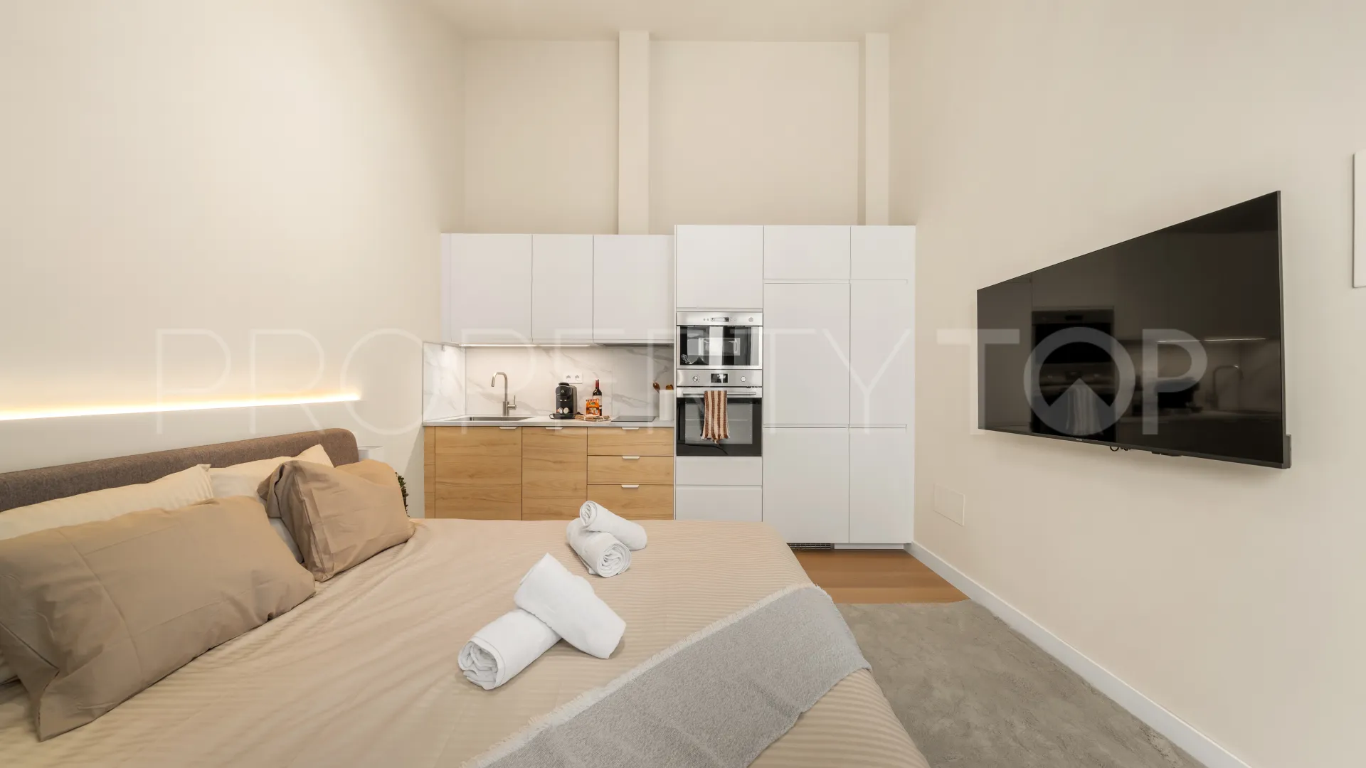 For sale Malaga building with 6 bedrooms