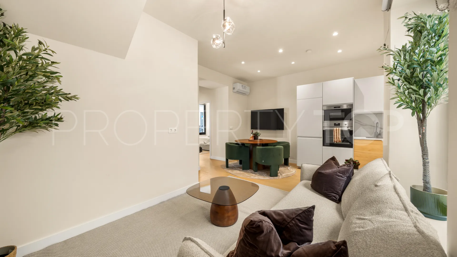 For sale Malaga building with 6 bedrooms