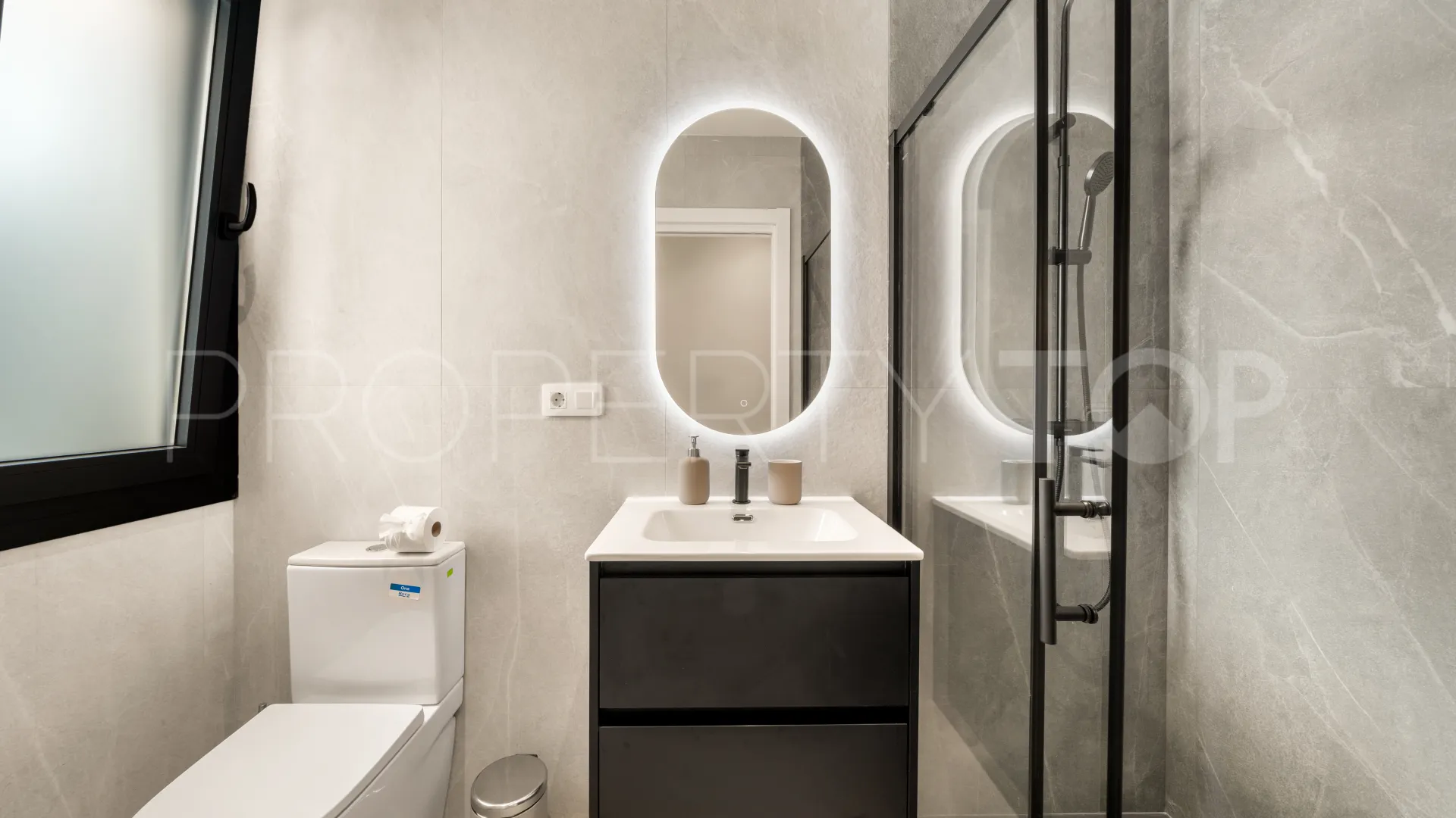 For sale Malaga building with 6 bedrooms