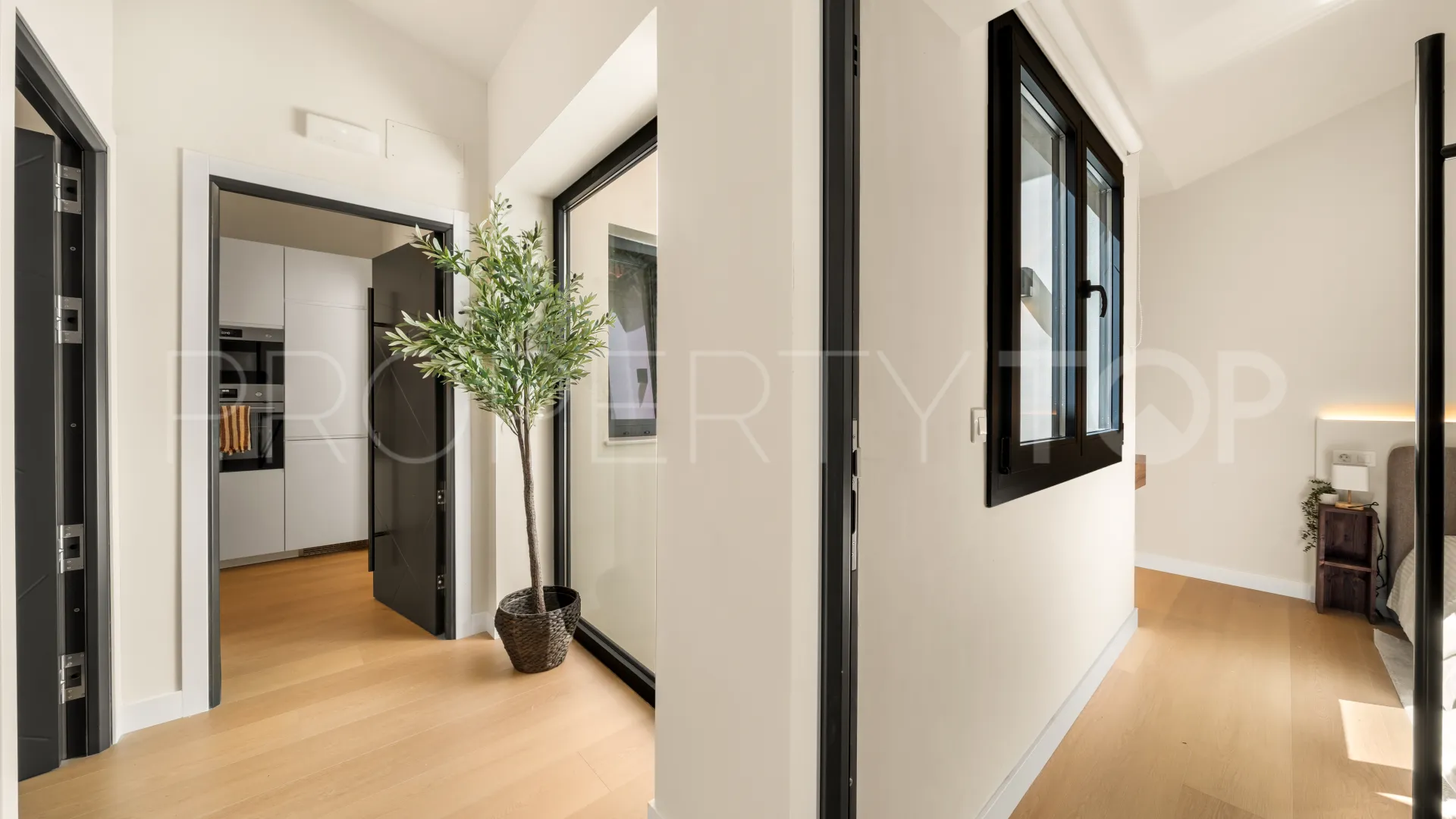 For sale Malaga building with 6 bedrooms