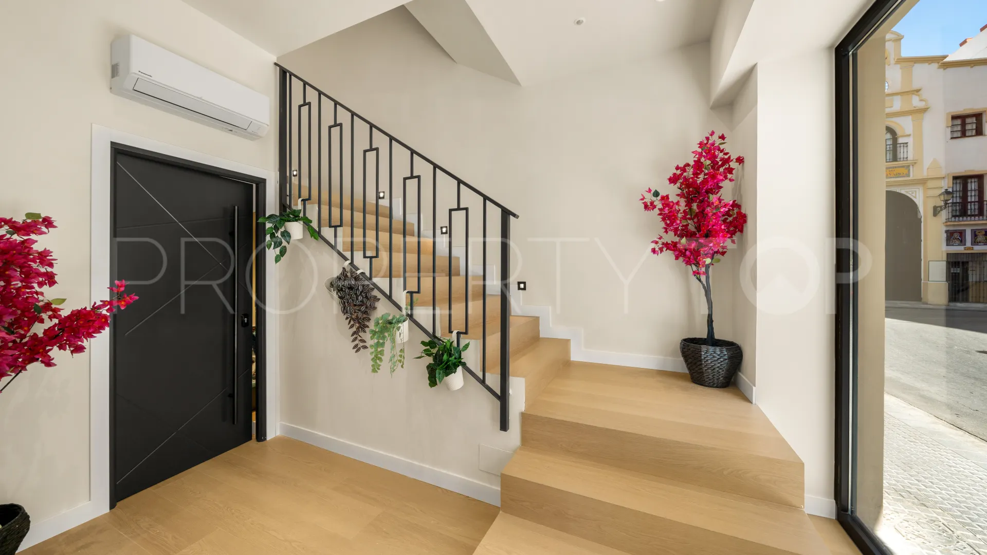 For sale Malaga building with 6 bedrooms