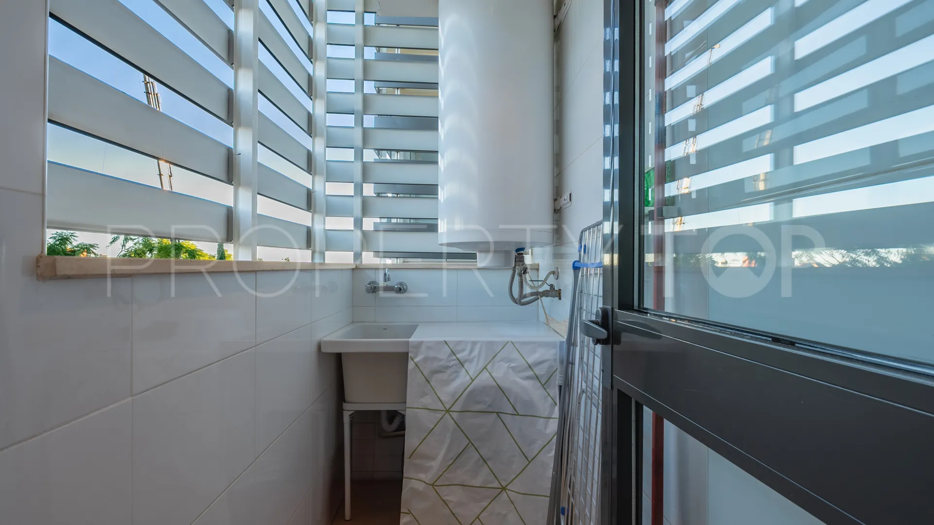 Benahavis apartment for sale