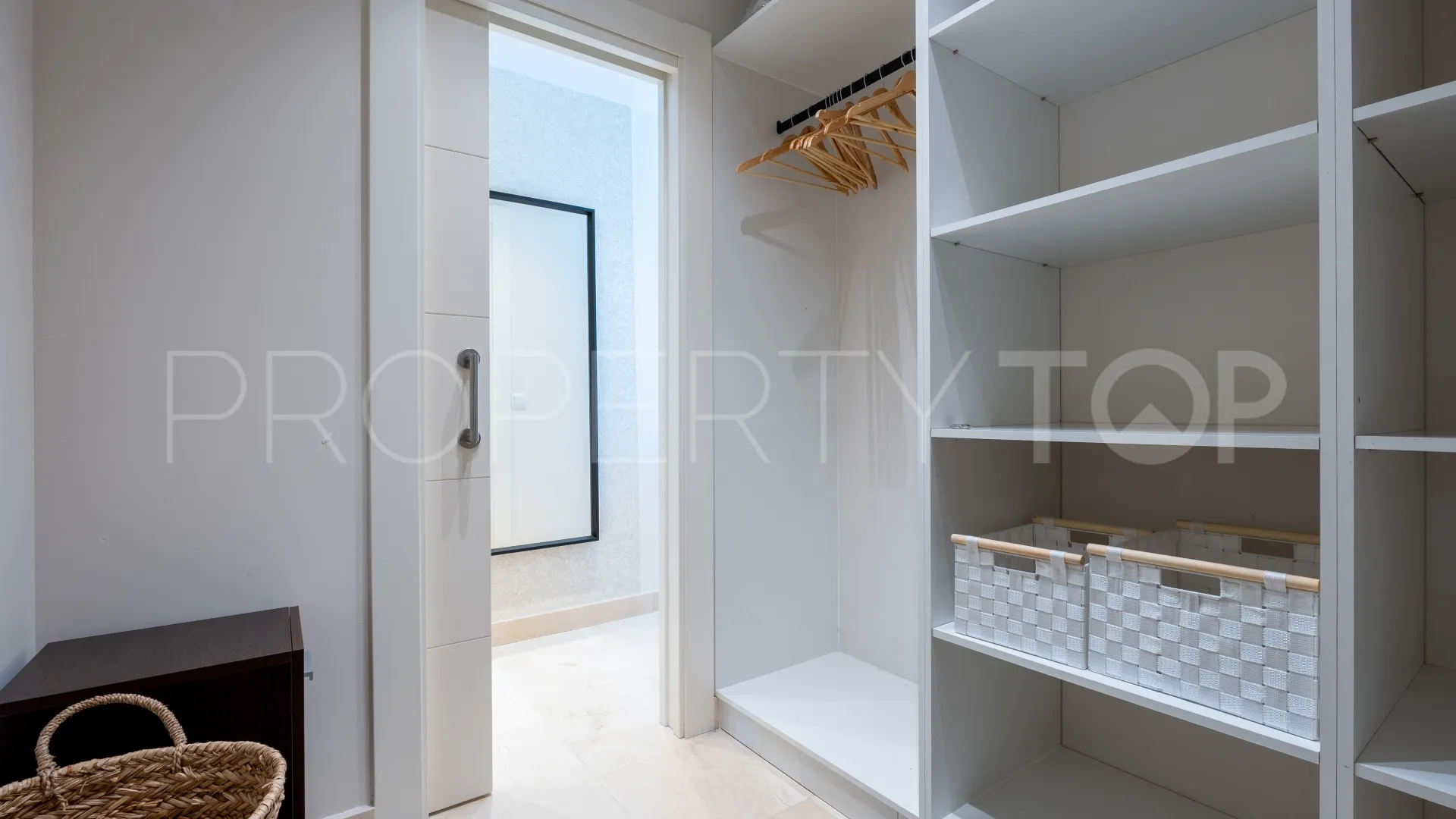 Benahavis apartment for sale