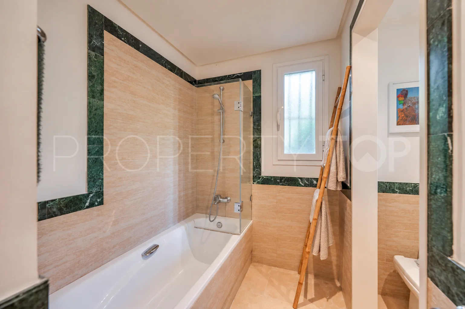 Apartamento planta baja en venta con 3 dormitorios en Altos de La Quinta