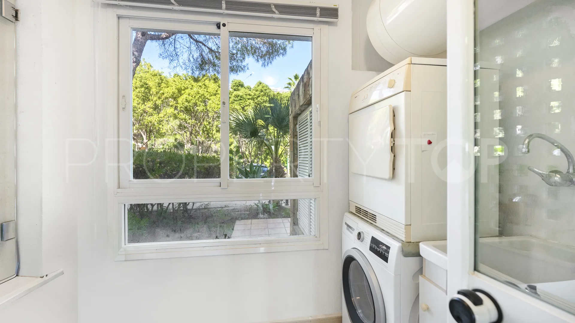 Apartamento planta baja en venta con 3 dormitorios en Altos de La Quinta