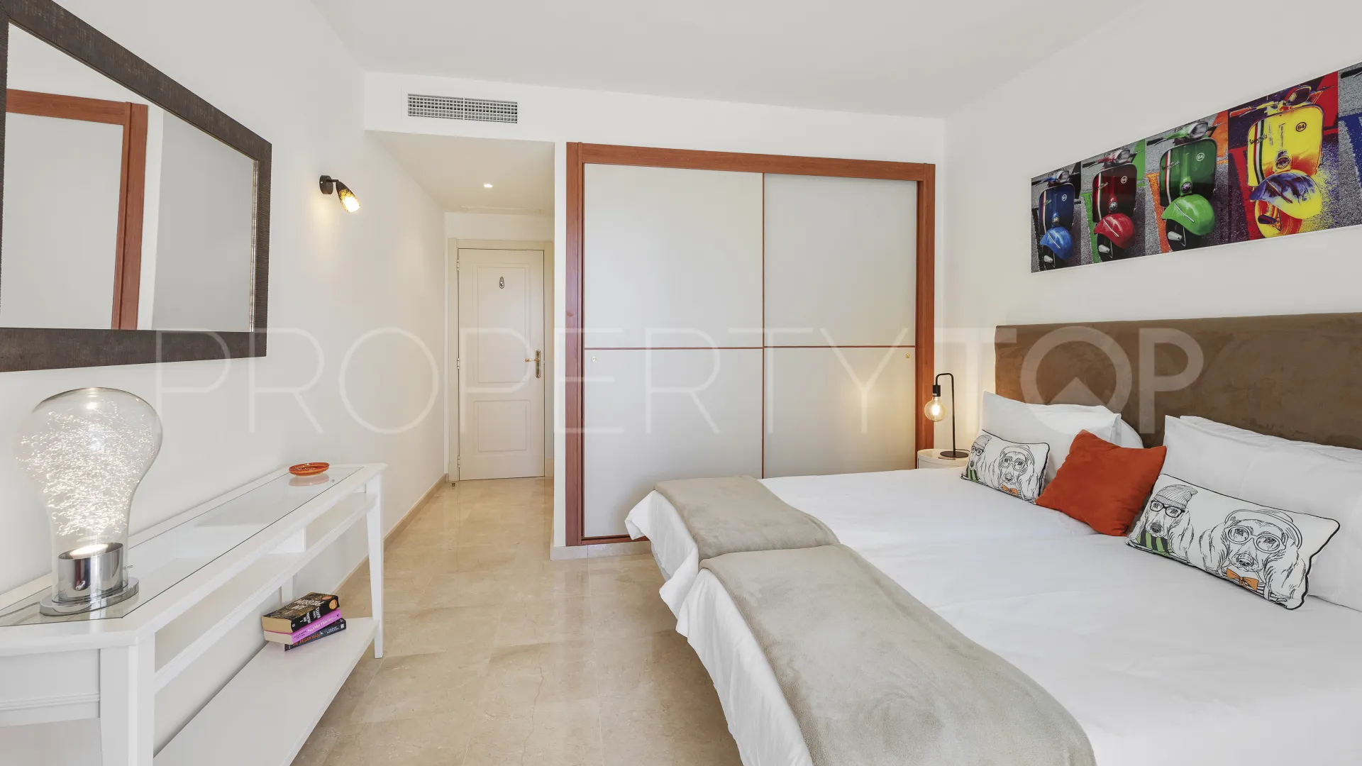 Apartamento planta baja en venta con 3 dormitorios en Altos de La Quinta