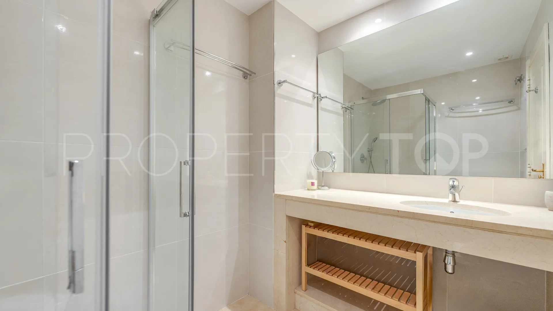 Apartamento planta baja en venta con 3 dormitorios en Altos de La Quinta